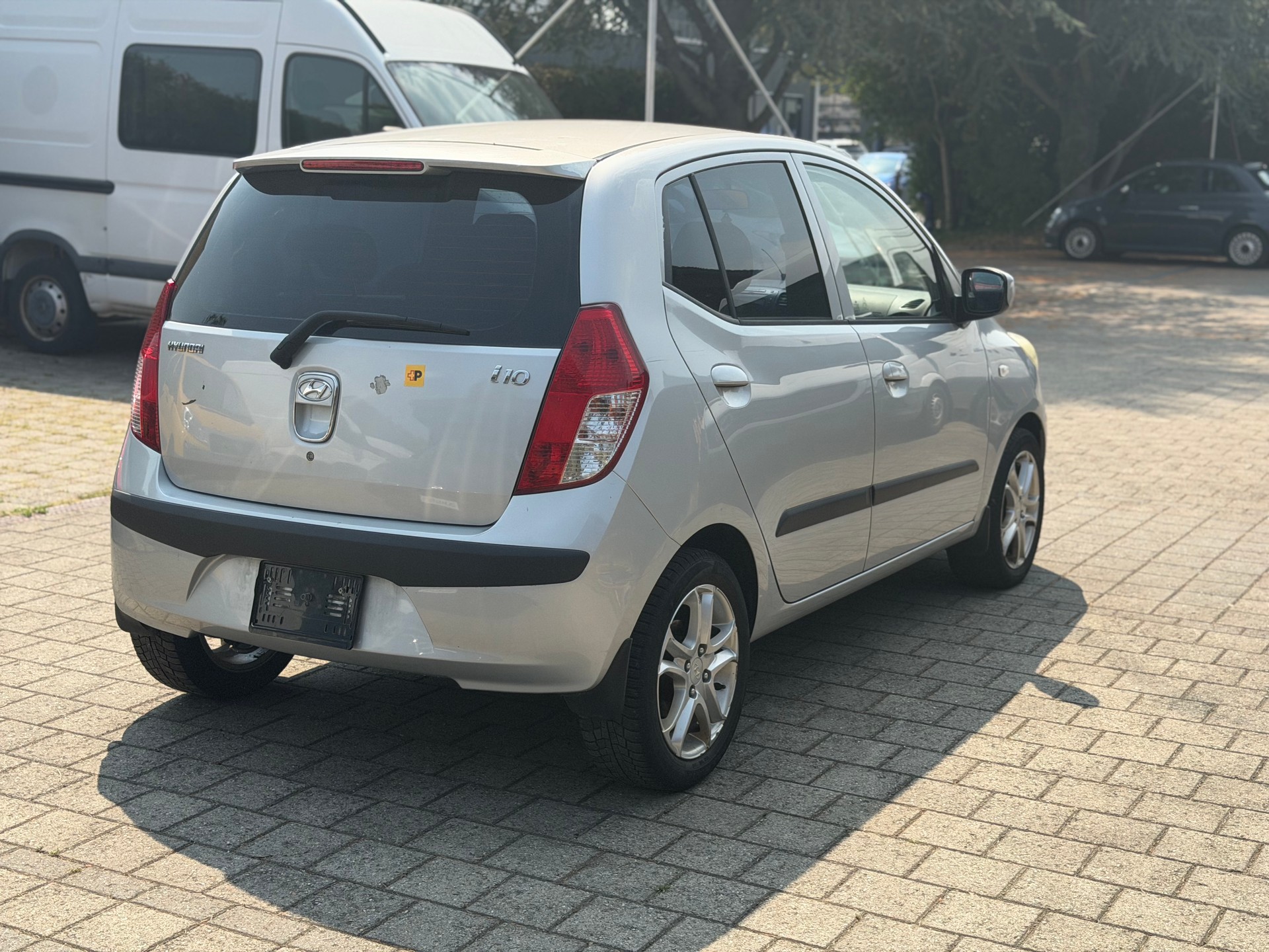 HYUNDAI i10 1.1 Style Automatic-image-3