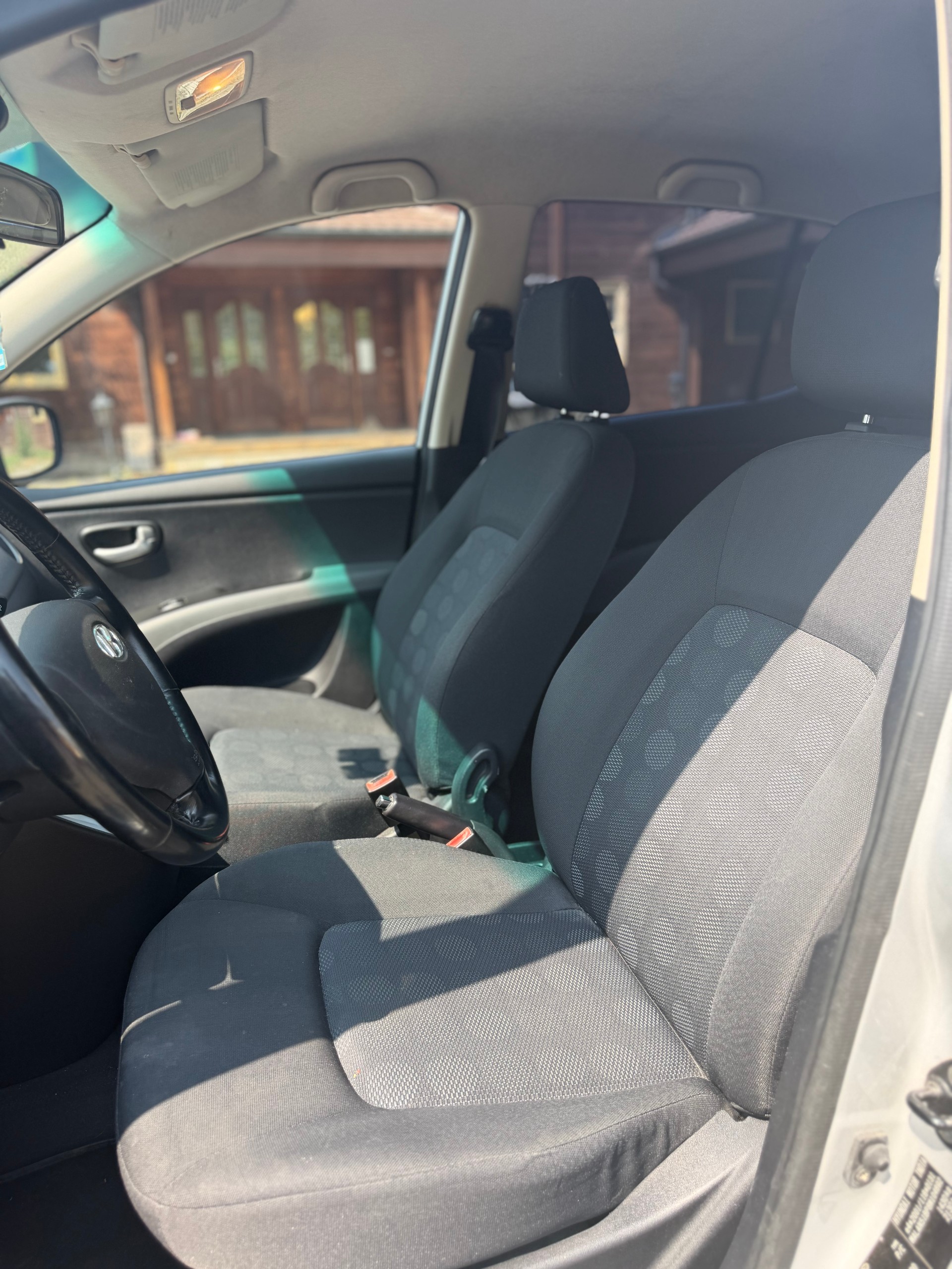 HYUNDAI i10 1.1 Style Automatic-image-5