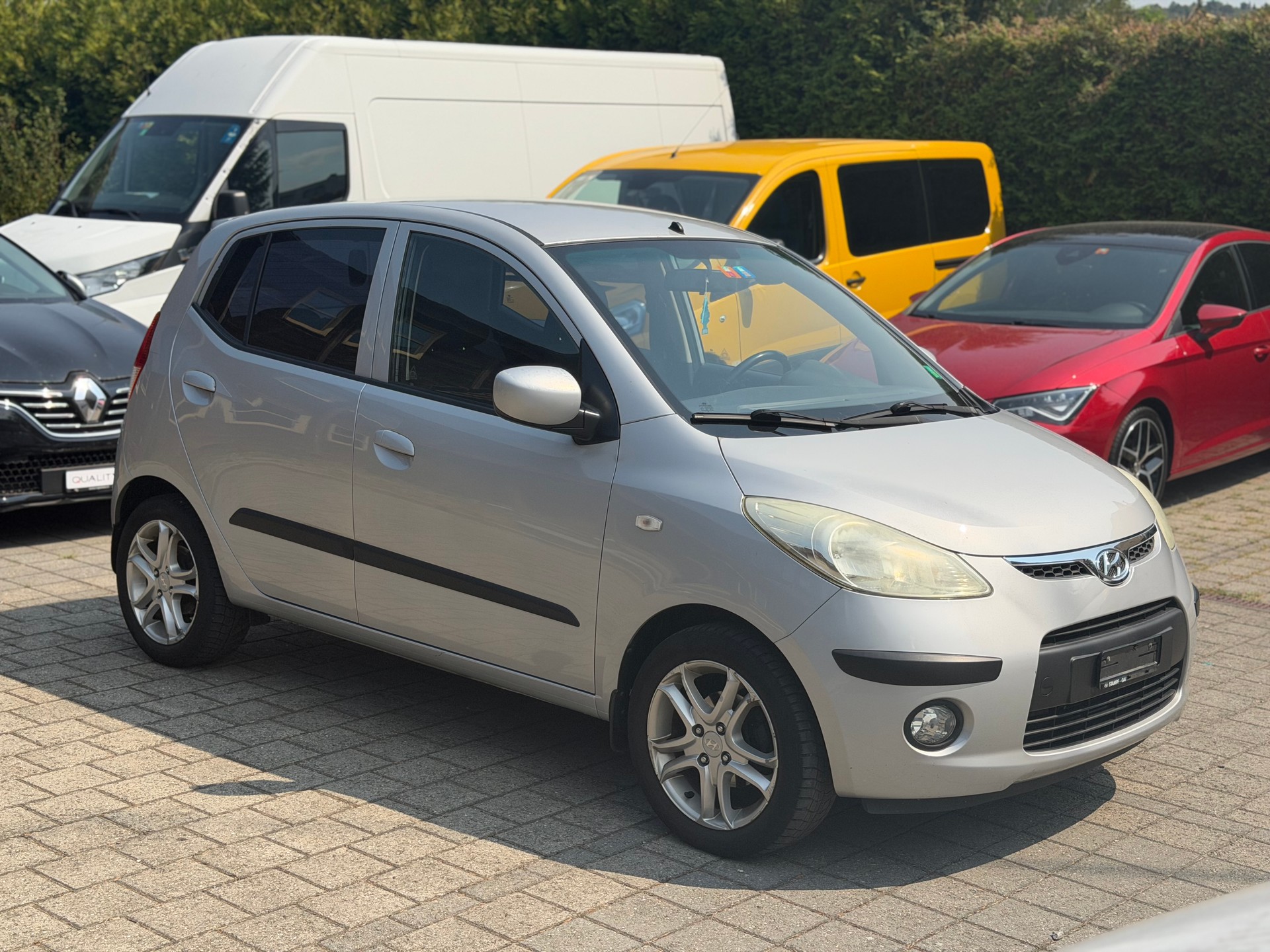 HYUNDAI i10 1.1 Style Automatic-image-2