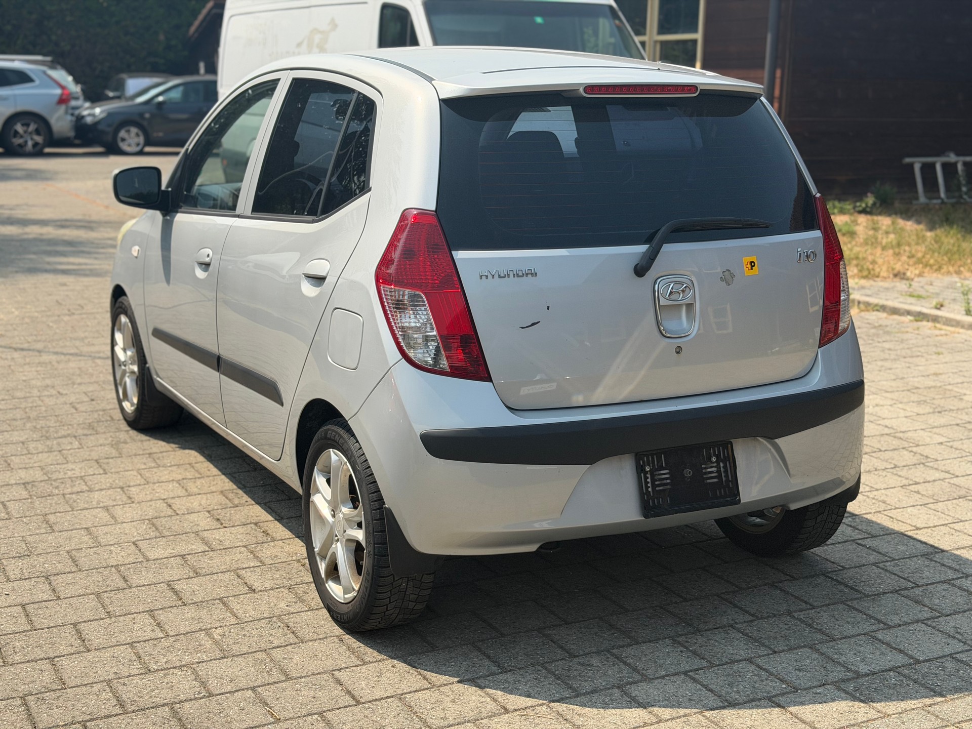 HYUNDAI i10 1.1 Style Automatic-image-4