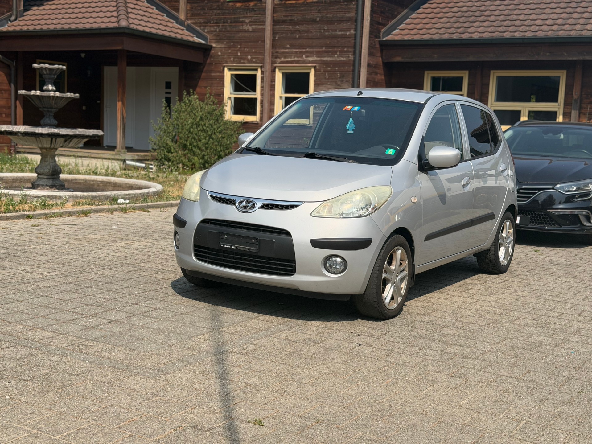 HYUNDAI i10 1.1 Style Automatic-image-0