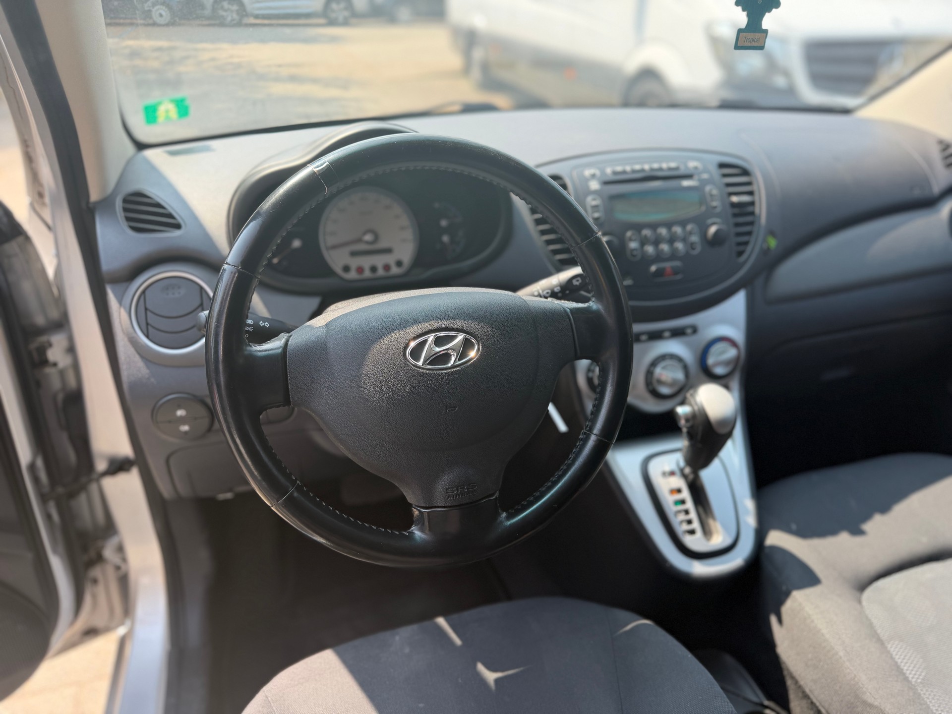 HYUNDAI i10 1.1 Style Automatic-image-7