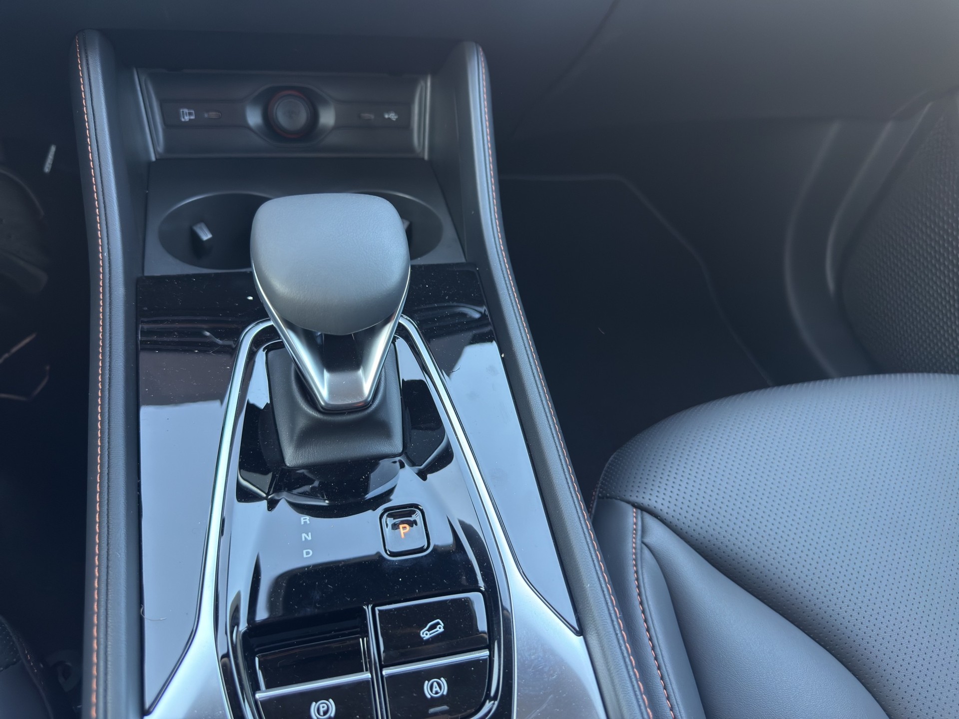 MG HS 1.5 T HEV Luxury-image-5