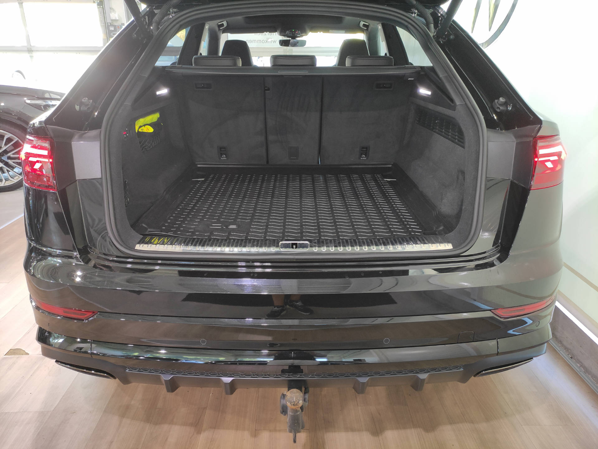 AUDI Q8 SUV 50 TDI S-Line Competition quattro T-Tronic-image-17