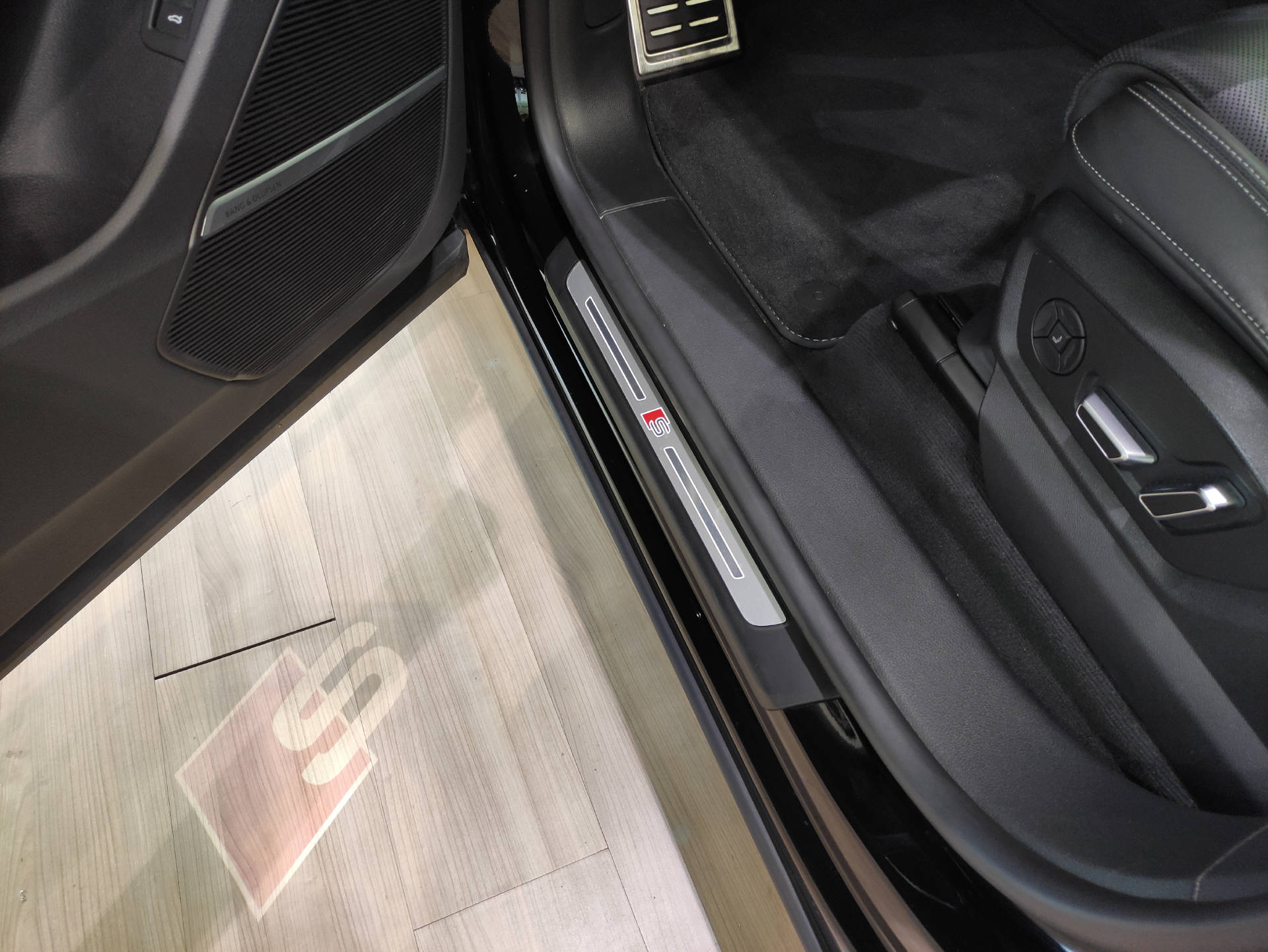 AUDI Q8 SUV 50 TDI S-Line Competition quattro T-Tronic-image-4