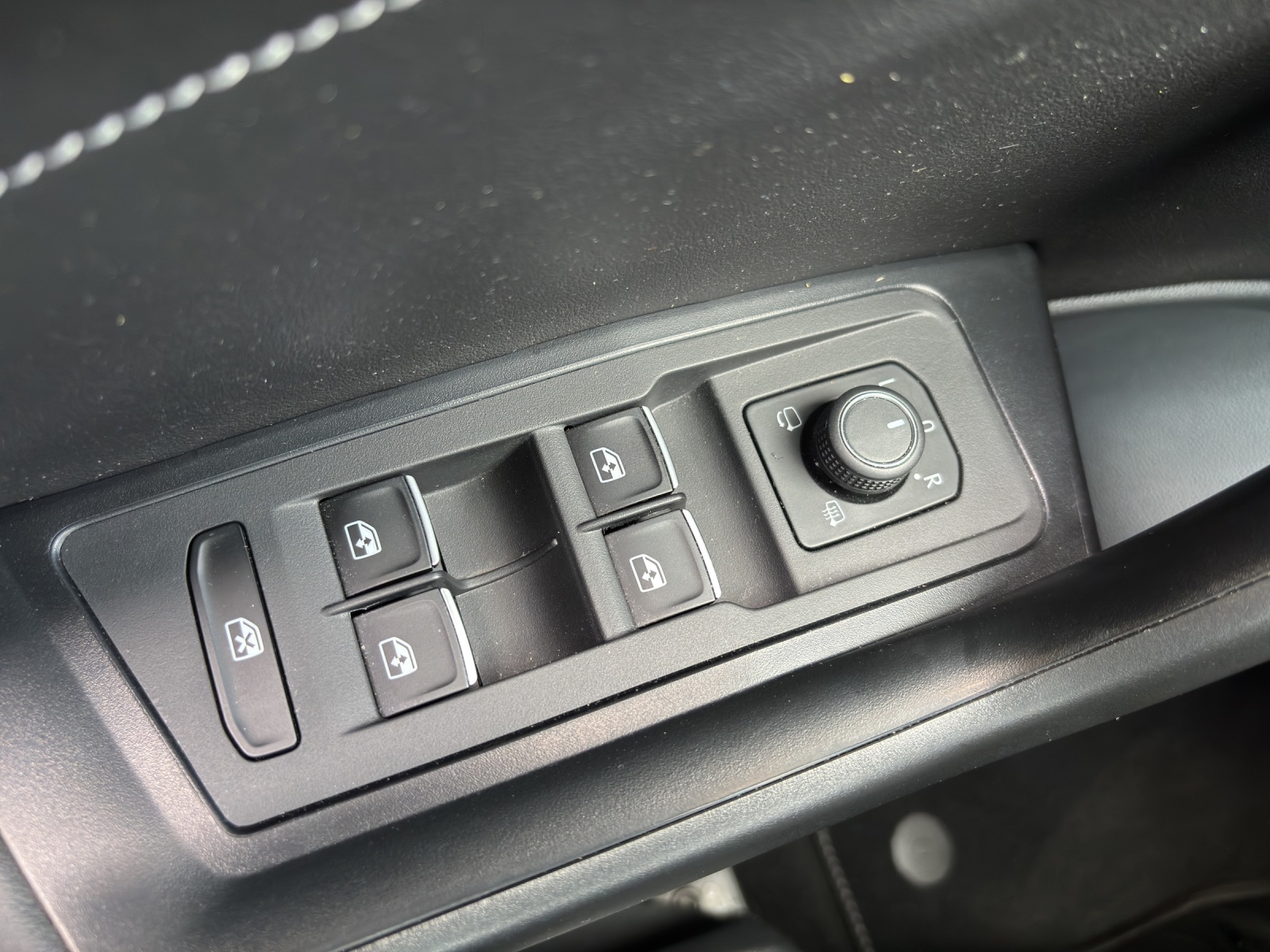 VW T-Roc 2.0 TSI R-Line DSG 4Motion mit AHK, Standheizung, Leder mit Memory-image-31
