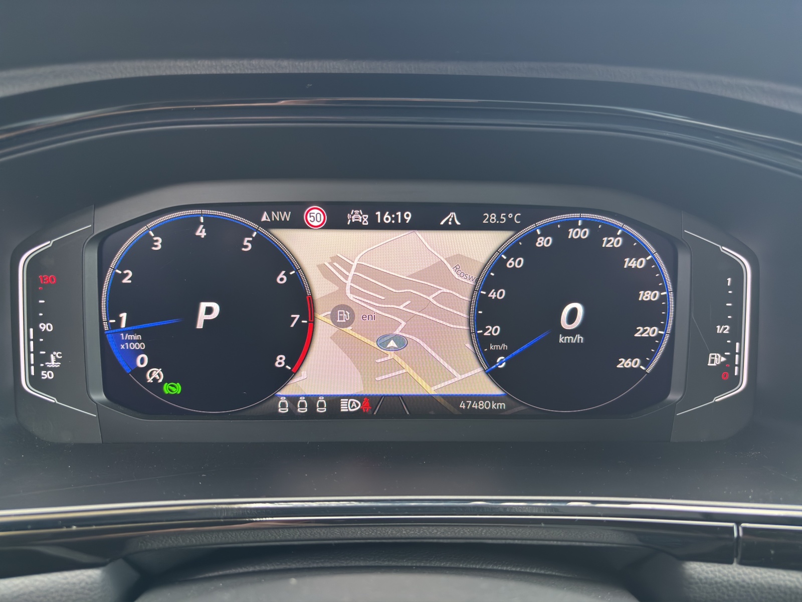 VW T-Roc 2.0 TSI R-Line DSG 4Motion mit AHK, Standheizung, Leder mit Memory-image-15