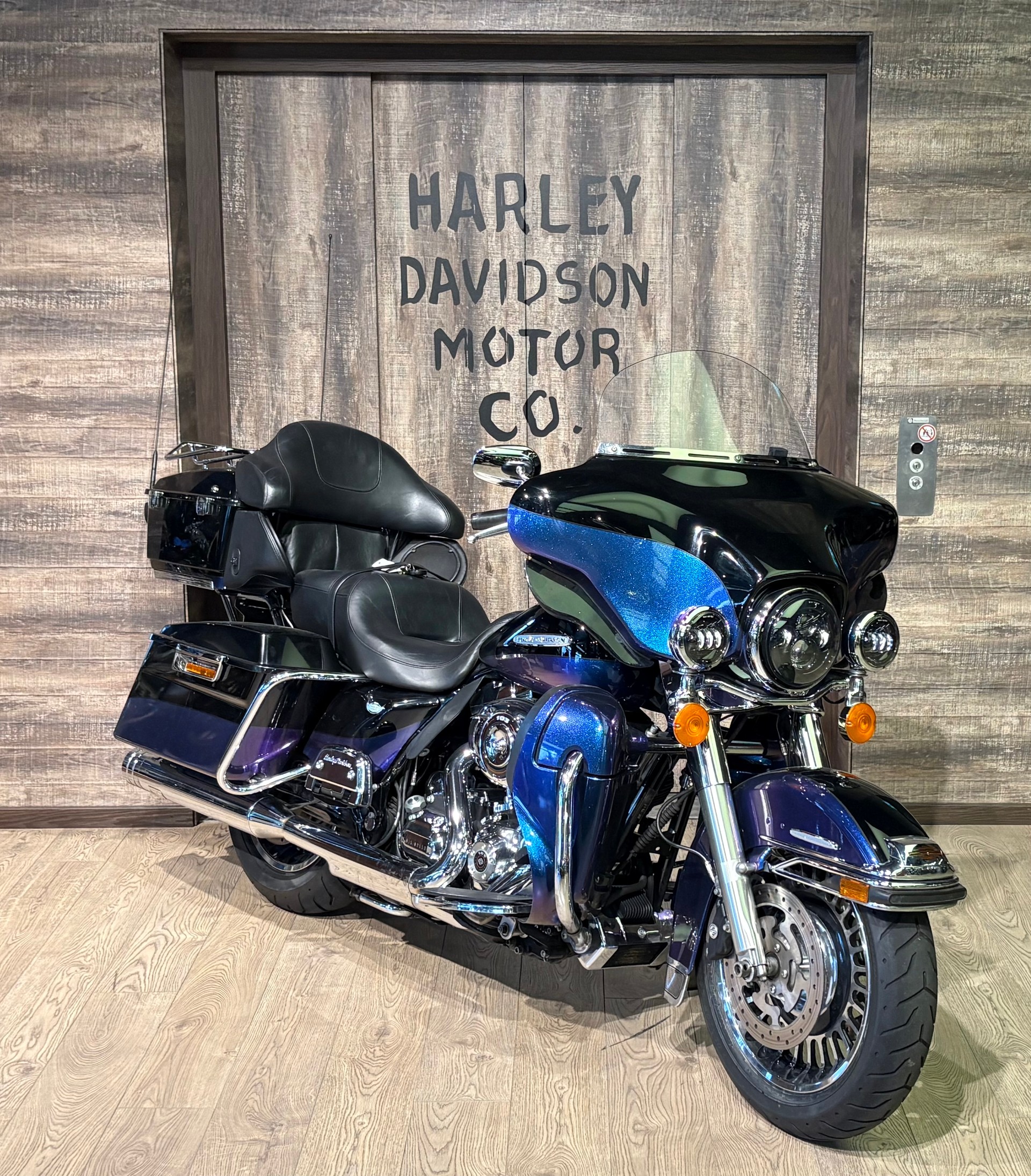 HARLEY-DAVIDSON FLHTK Electra Glide Ultra Limited-showroom-element-1