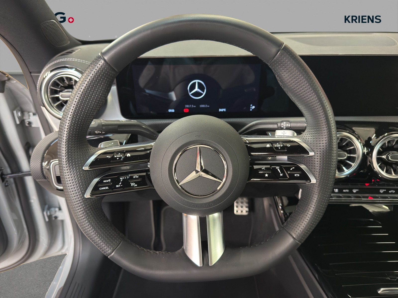 MERCEDES-BENZ CLA 200 - AMG / DISTRONIC / 360 Grad Kamera / Panorama-Dach-image-9