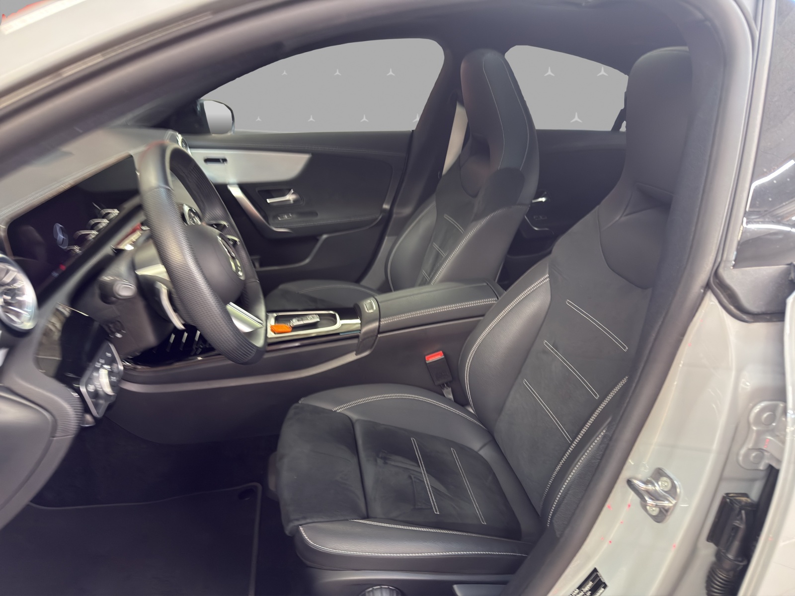 MERCEDES-BENZ CLA 200 - AMG / DISTRONIC / 360 Grad Kamera / Panorama-Dach-image-7