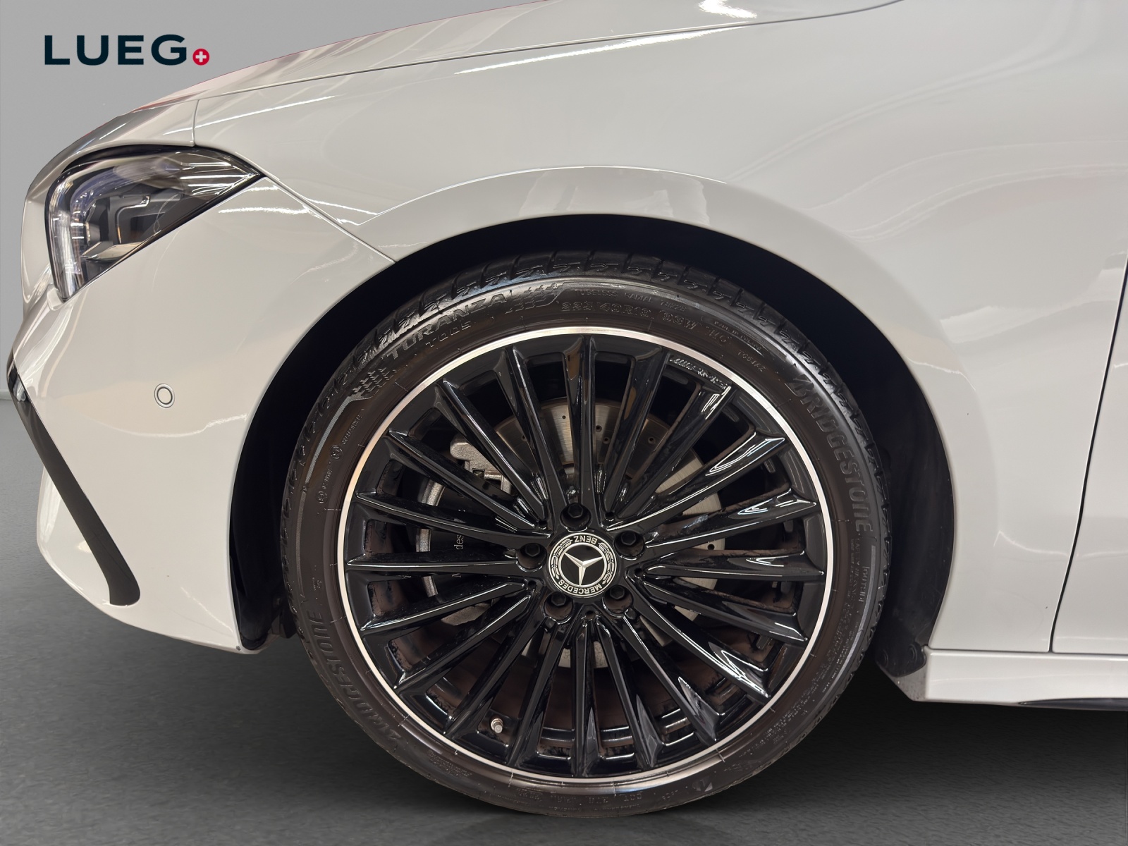 MERCEDES-BENZ CLA 200 - AMG / DISTRONIC / 360 Grad Kamera / Panorama-Dach-image-6