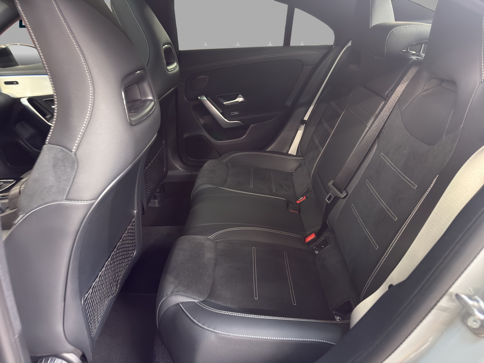 MERCEDES-BENZ CLA 200 - AMG / DISTRONIC / 360 Grad Kamera / Panorama-Dach-image-12