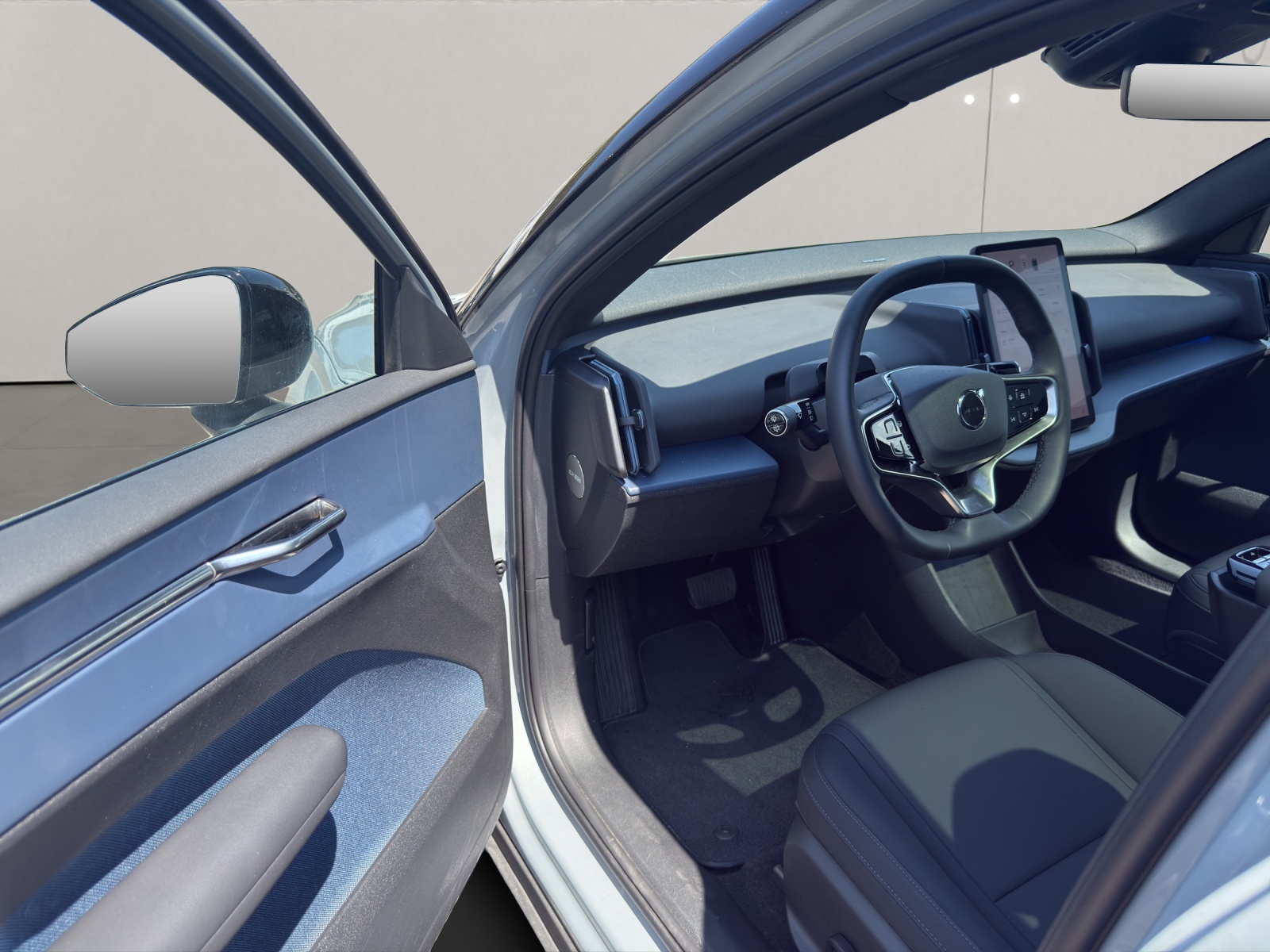 VOLVO EX30 E60 Twin Ultra Performance AWD-image-10