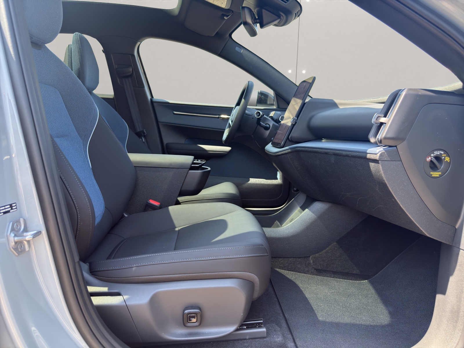 VOLVO EX30 E60 Twin Ultra Performance AWD-image-8