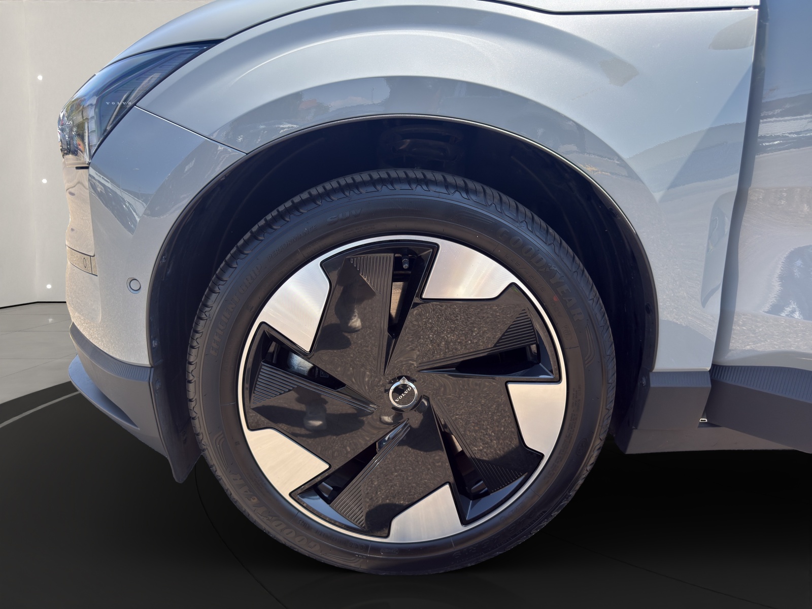 VOLVO EX30 E60 Twin Ultra Performance AWD-image-5
