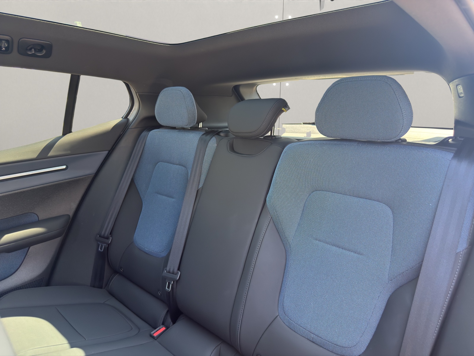 VOLVO EX30 E60 Twin Ultra Performance AWD-image-11