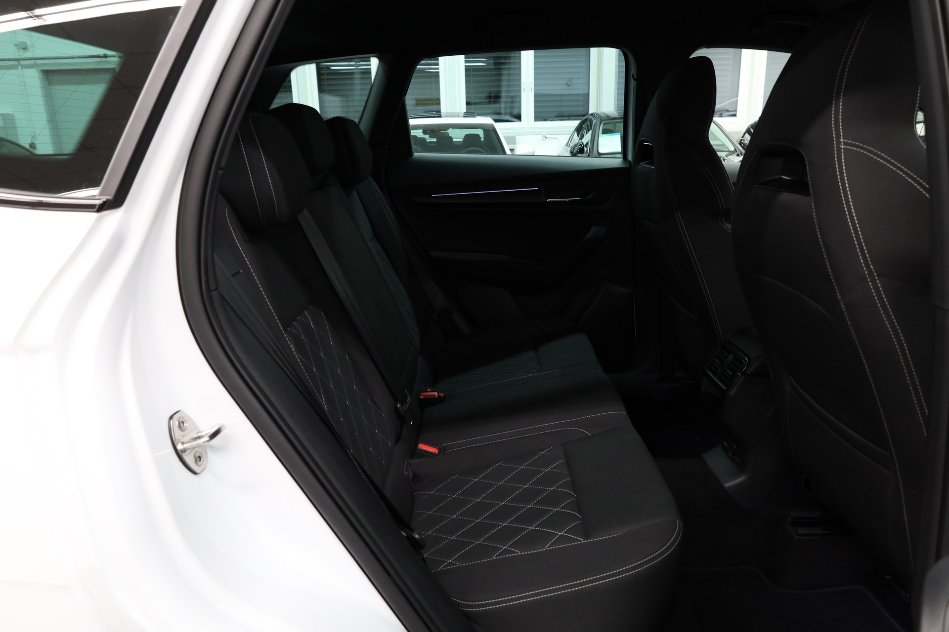 SKODA Karoq 2.0 TSI SportLine 4x4 DSG-image-24