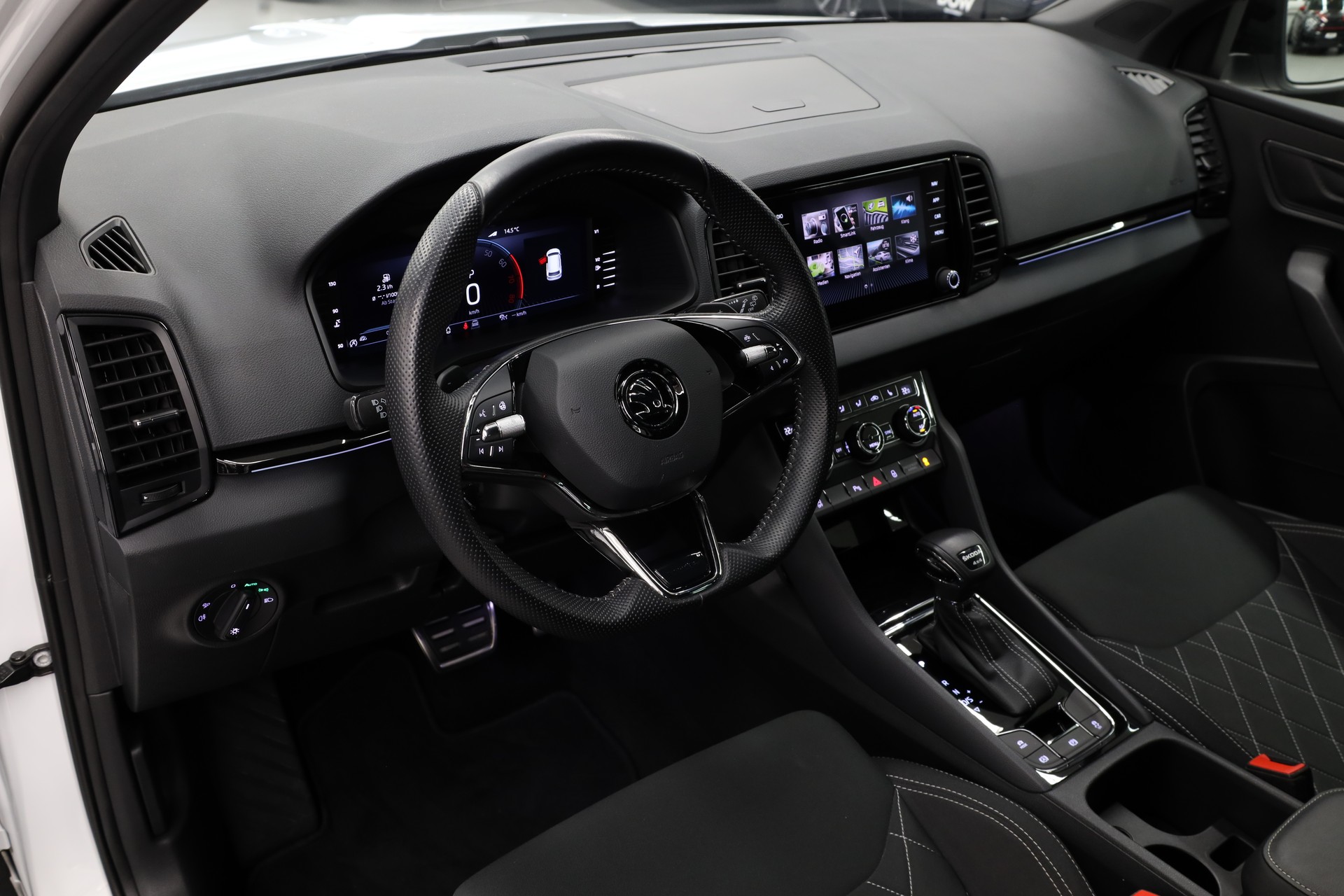 SKODA Karoq 2.0 TSI SportLine 4x4 DSG-image-16