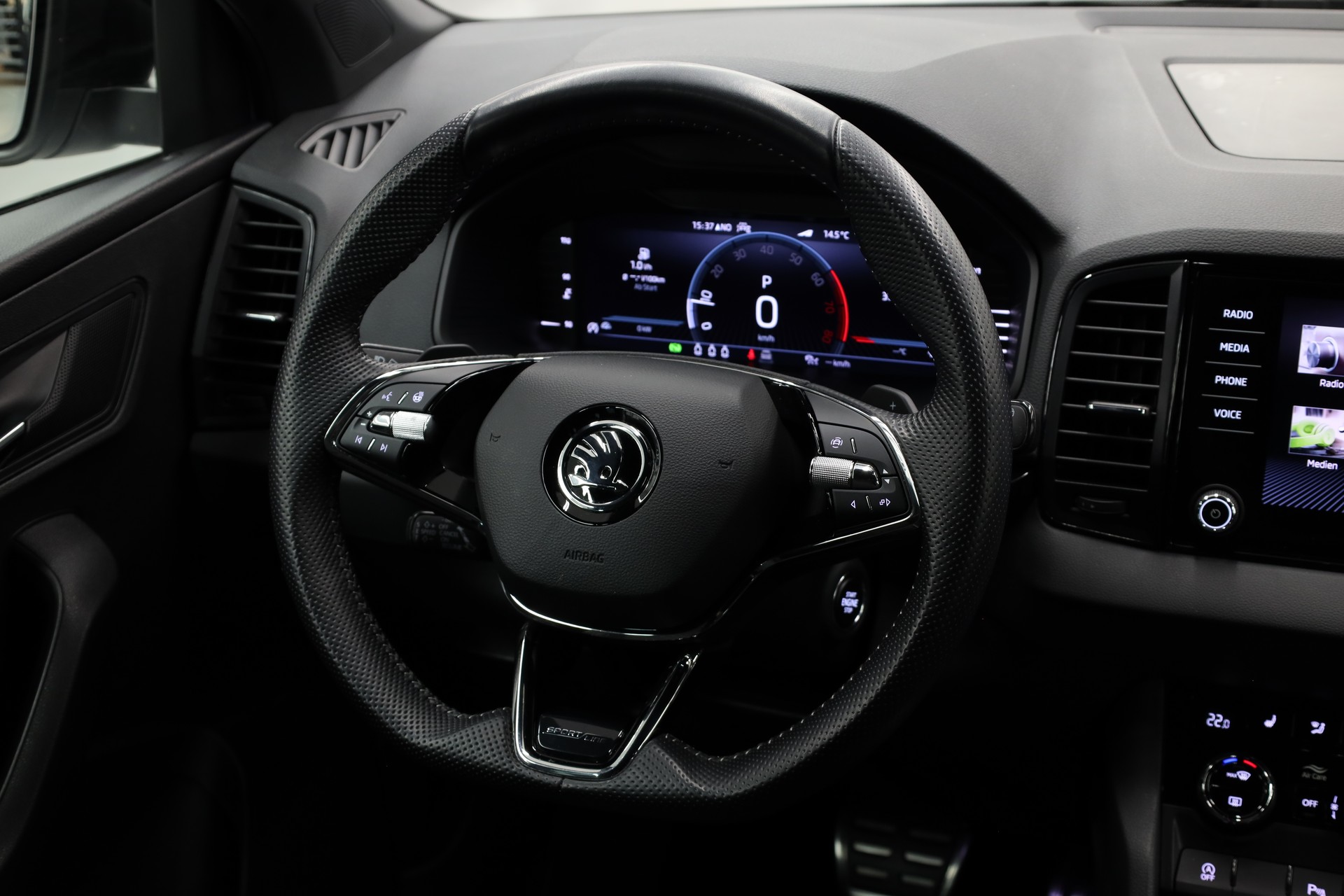 SKODA Karoq 2.0 TSI SportLine 4x4 DSG-image-18
