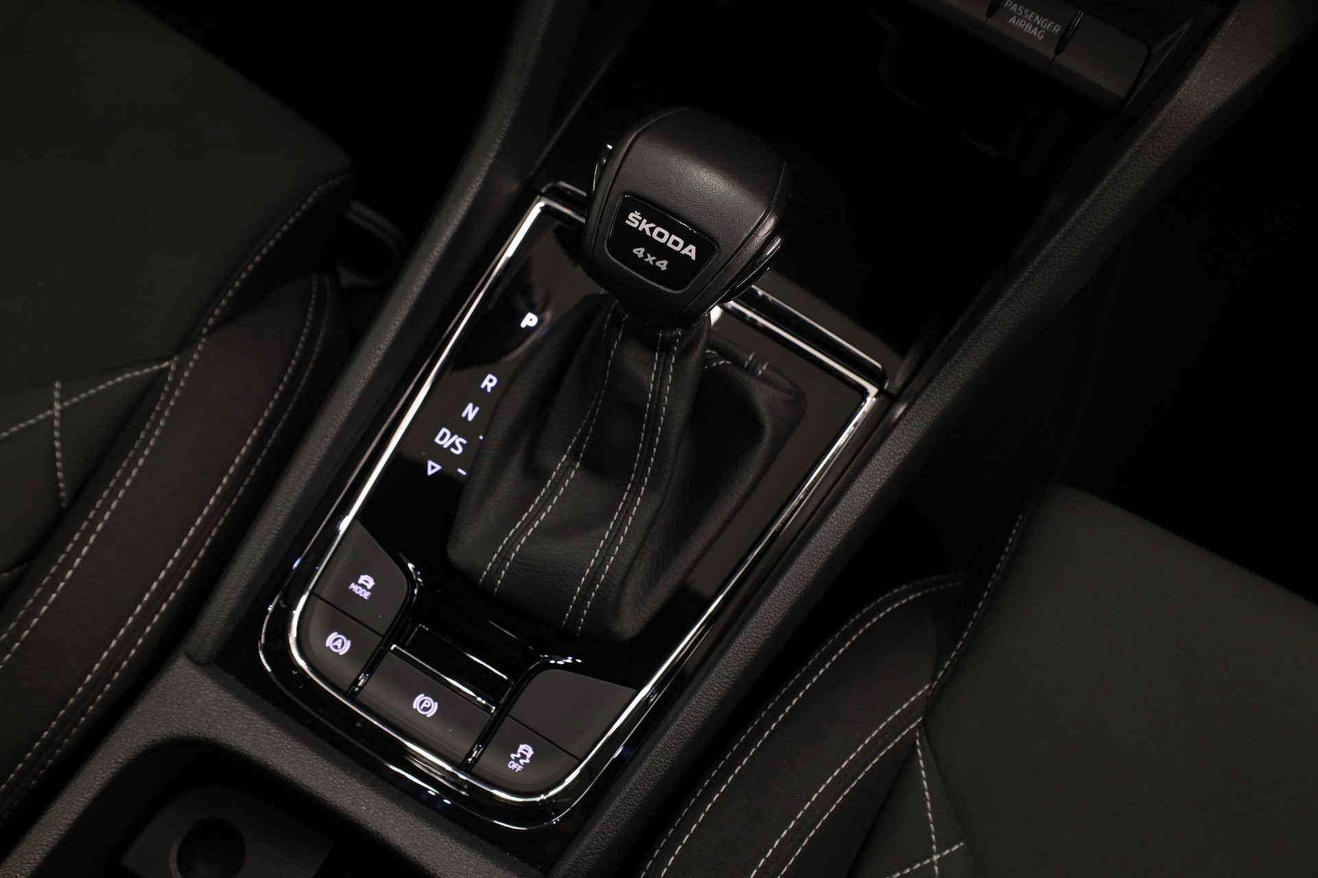 SKODA Karoq 2.0 TSI SportLine 4x4 DSG-image-20