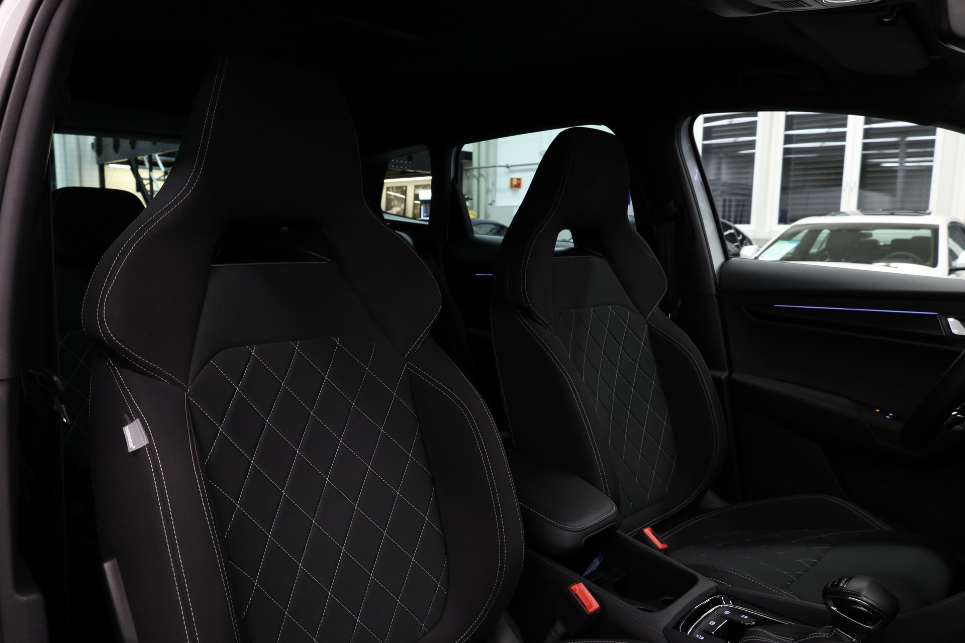 SKODA Karoq 2.0 TSI SportLine 4x4 DSG-image-17