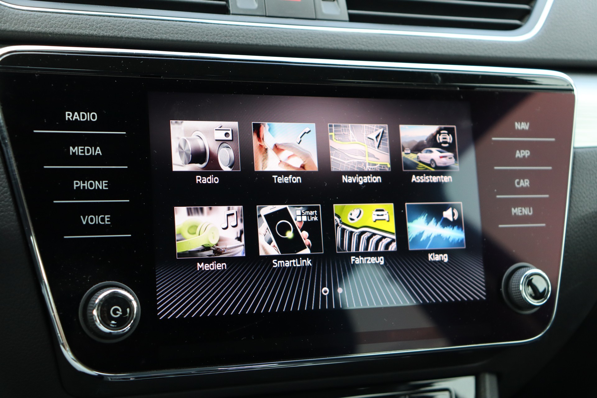 SKODA Superb Combi 2.0 TDi Ambition DSG-image-20