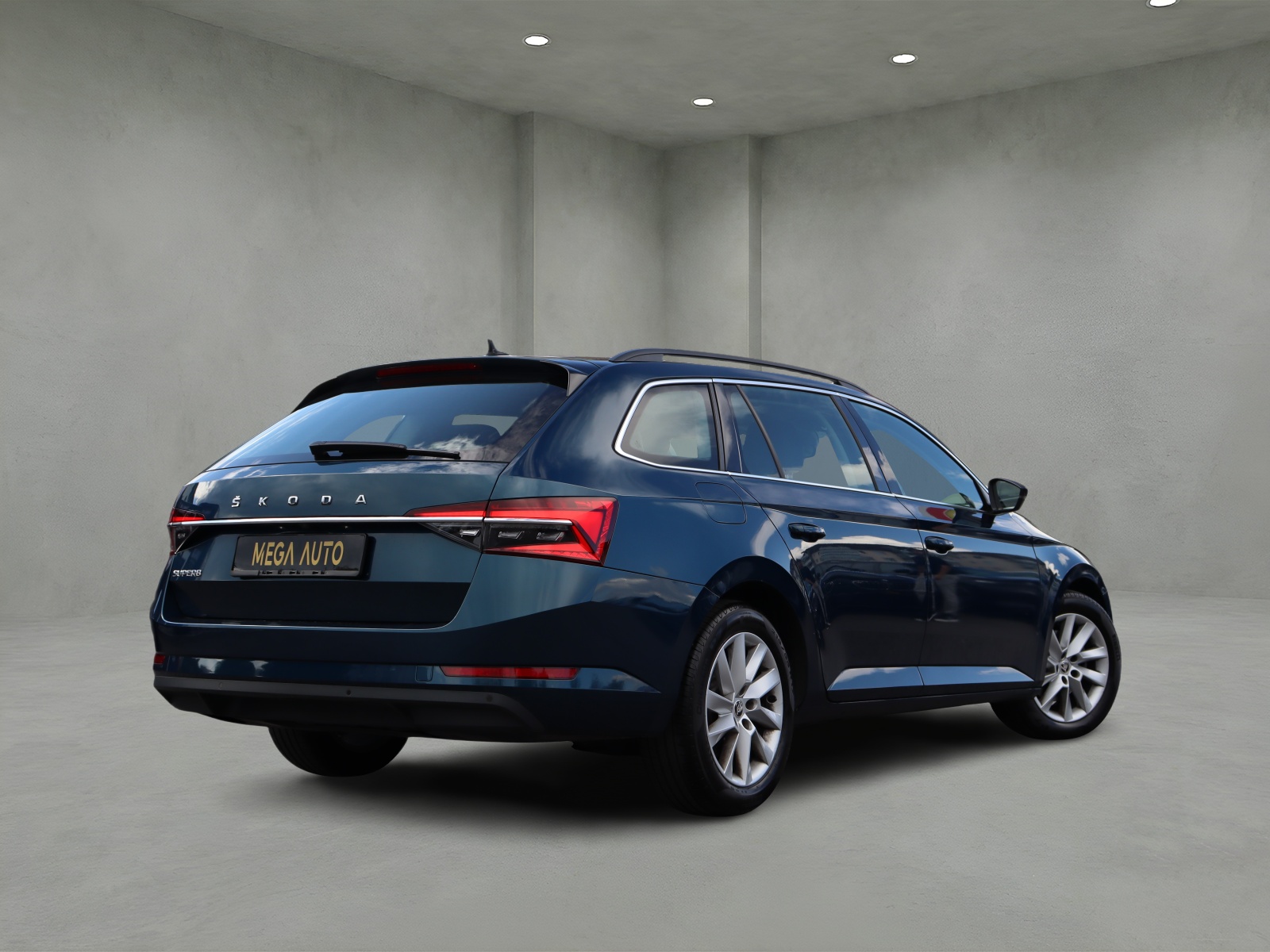 SKODA Superb Combi 2.0 TDi Ambition DSG-image-3