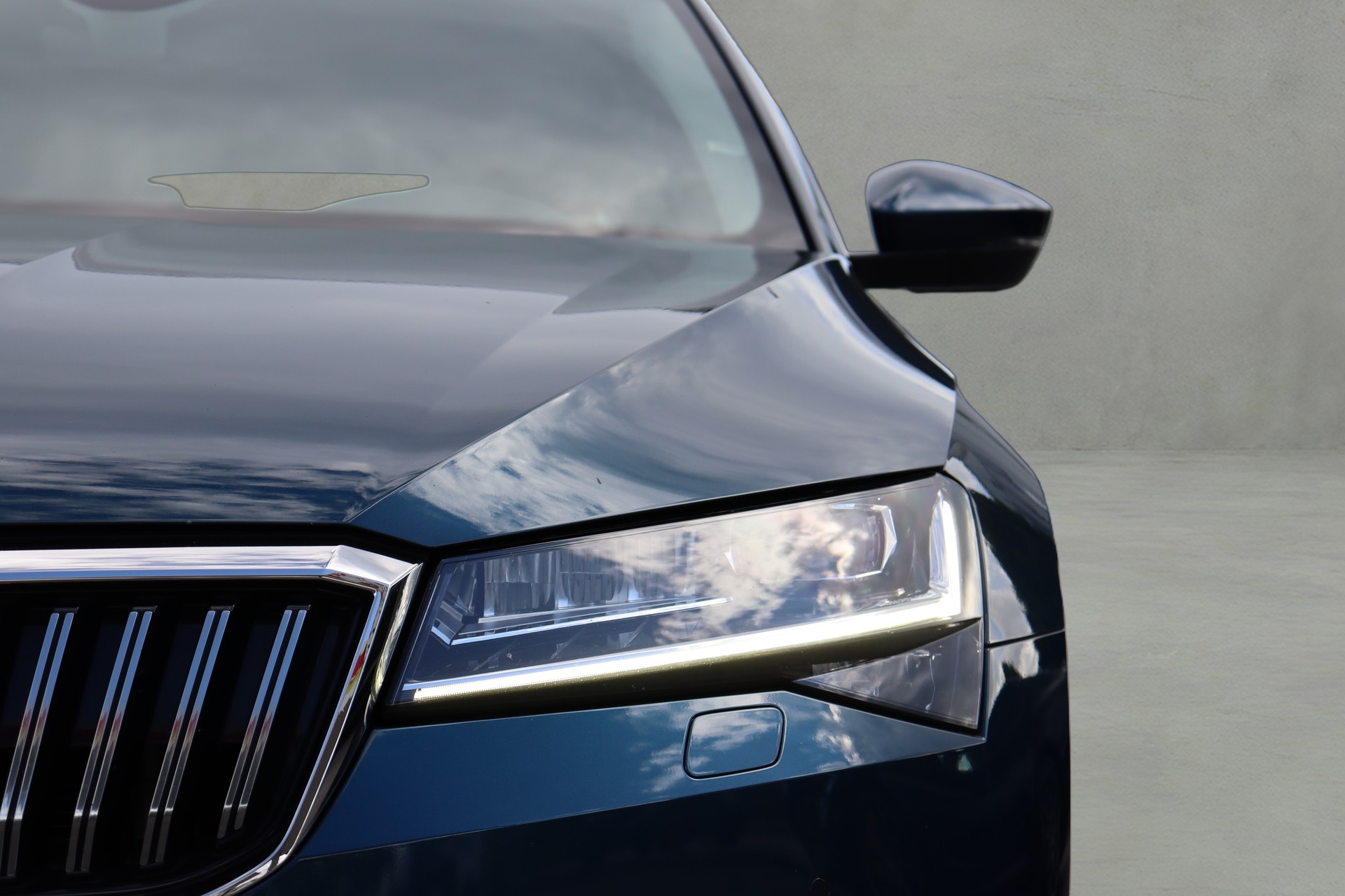 SKODA Superb Combi 2.0 TDi Ambition DSG-image-10