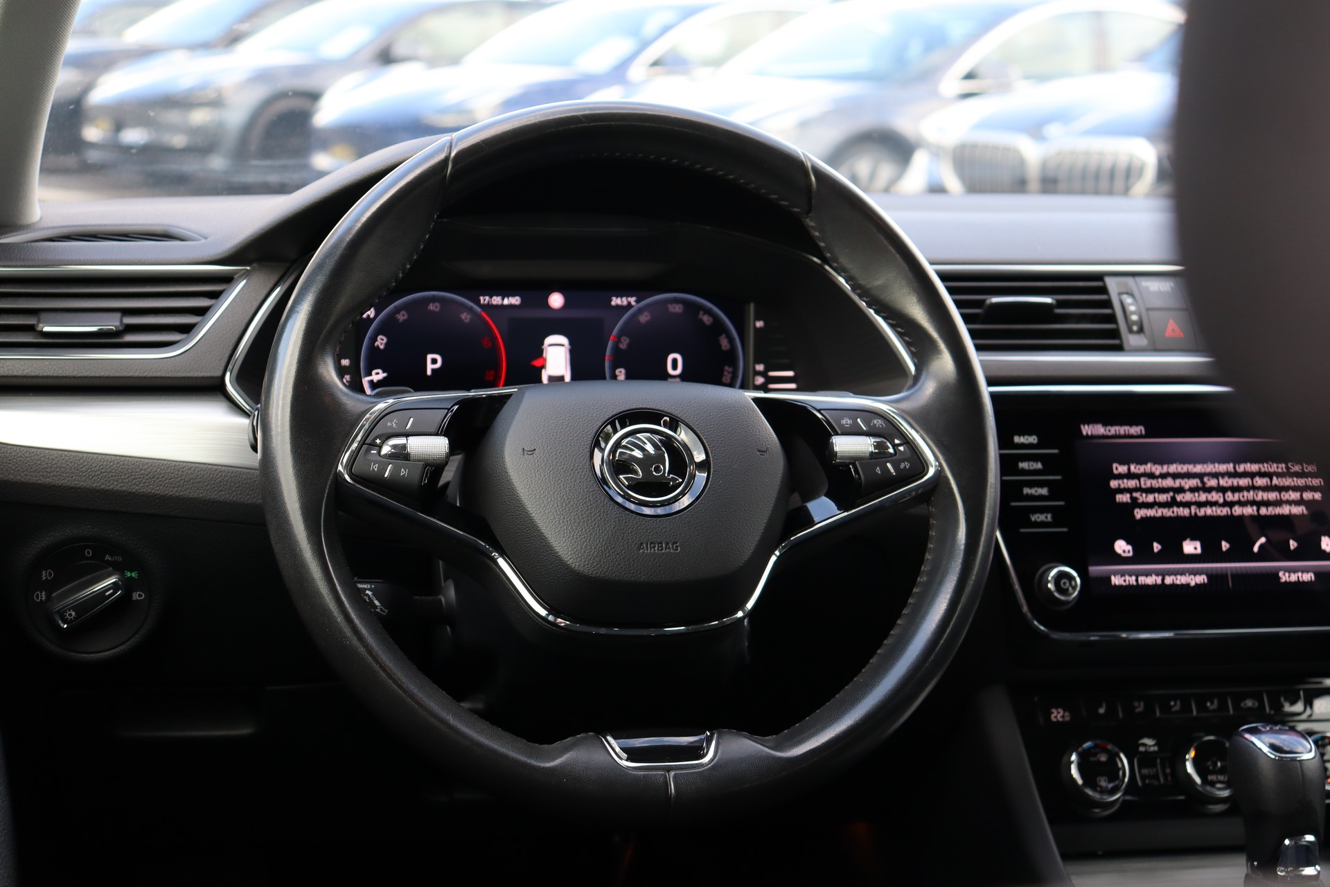 SKODA Superb Combi 2.0 TDi Ambition DSG-image-17