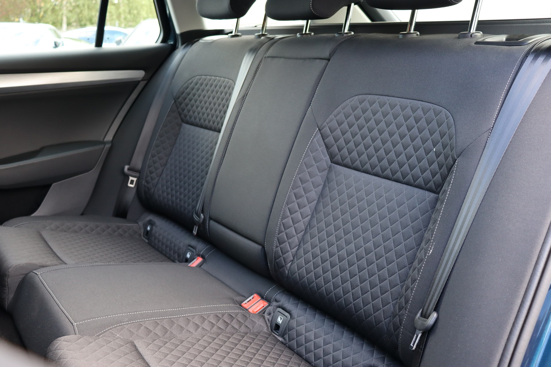 SKODA Superb Combi 2.0 TDi Ambition DSG-image-15