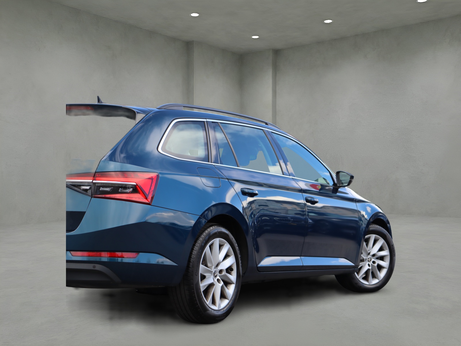 SKODA Superb Combi 2.0 TDi Ambition DSG-image-5