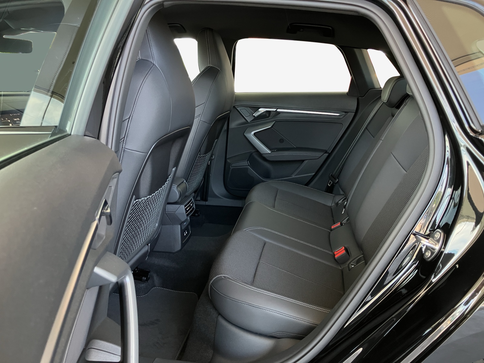 AUDI A3 Sportback TFSI e 200 kW S line Attraction S tronic-image-11