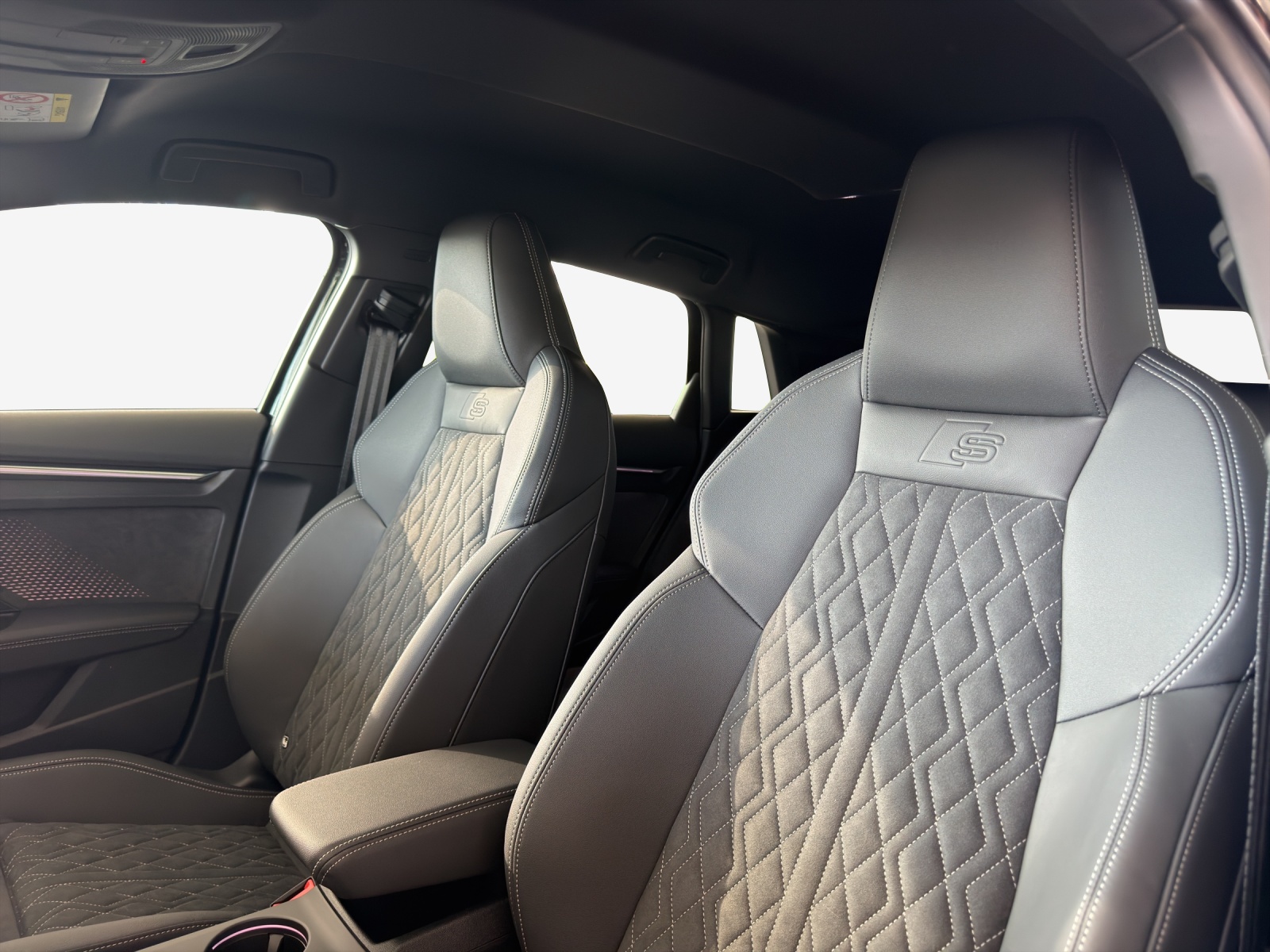 AUDI A3 Sportback TFSI e 200 kW S line Attraction S tronic-image-14