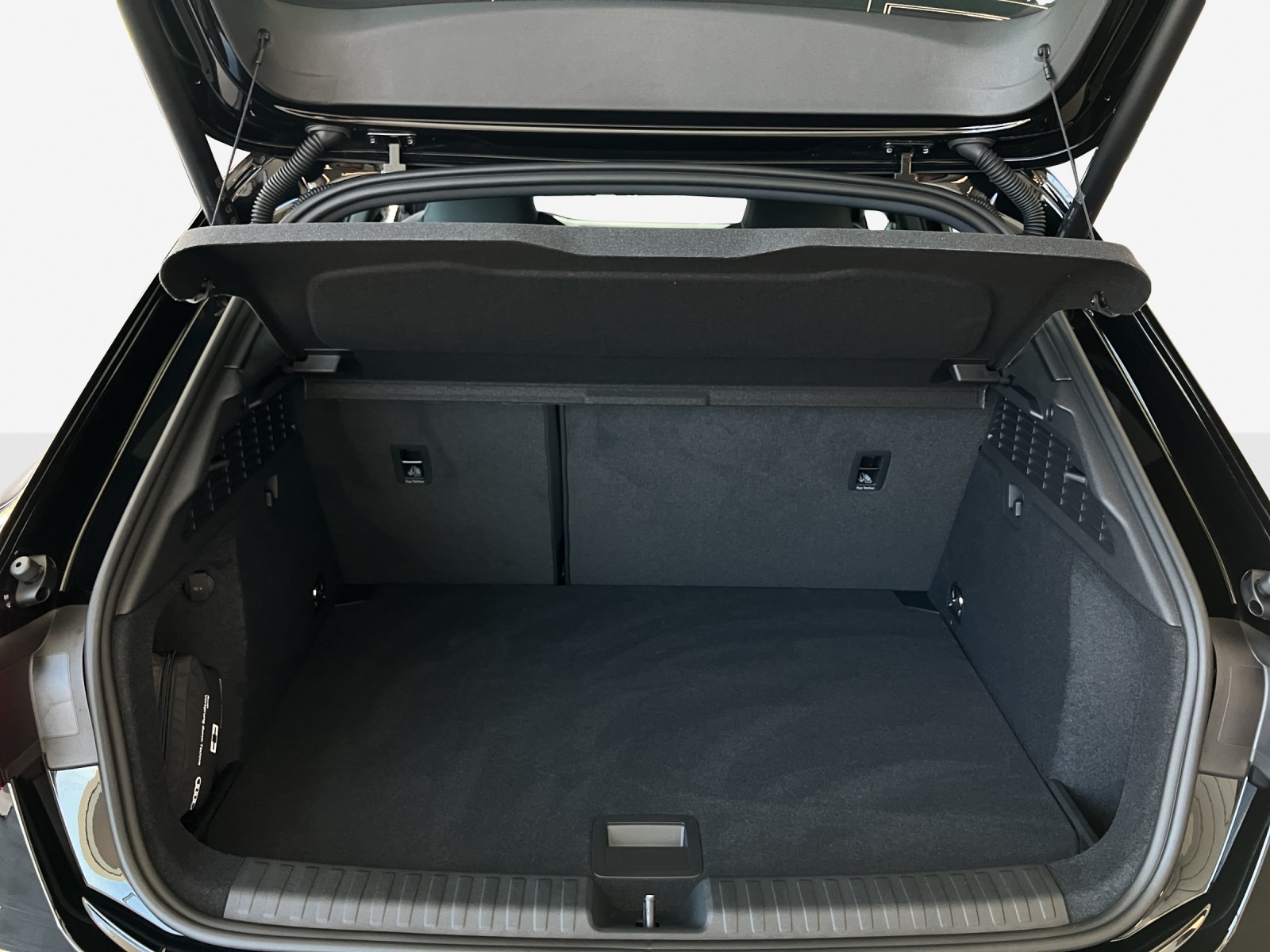 AUDI A3 Sportback TFSI e 200 kW S line Attraction S tronic-image-12