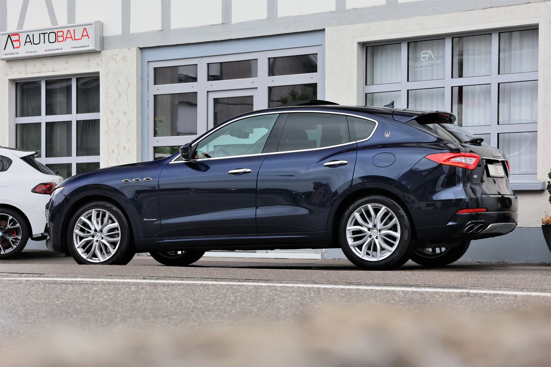 MASERATI Levante D 3.0V6 GranLusso-showroom-element-3