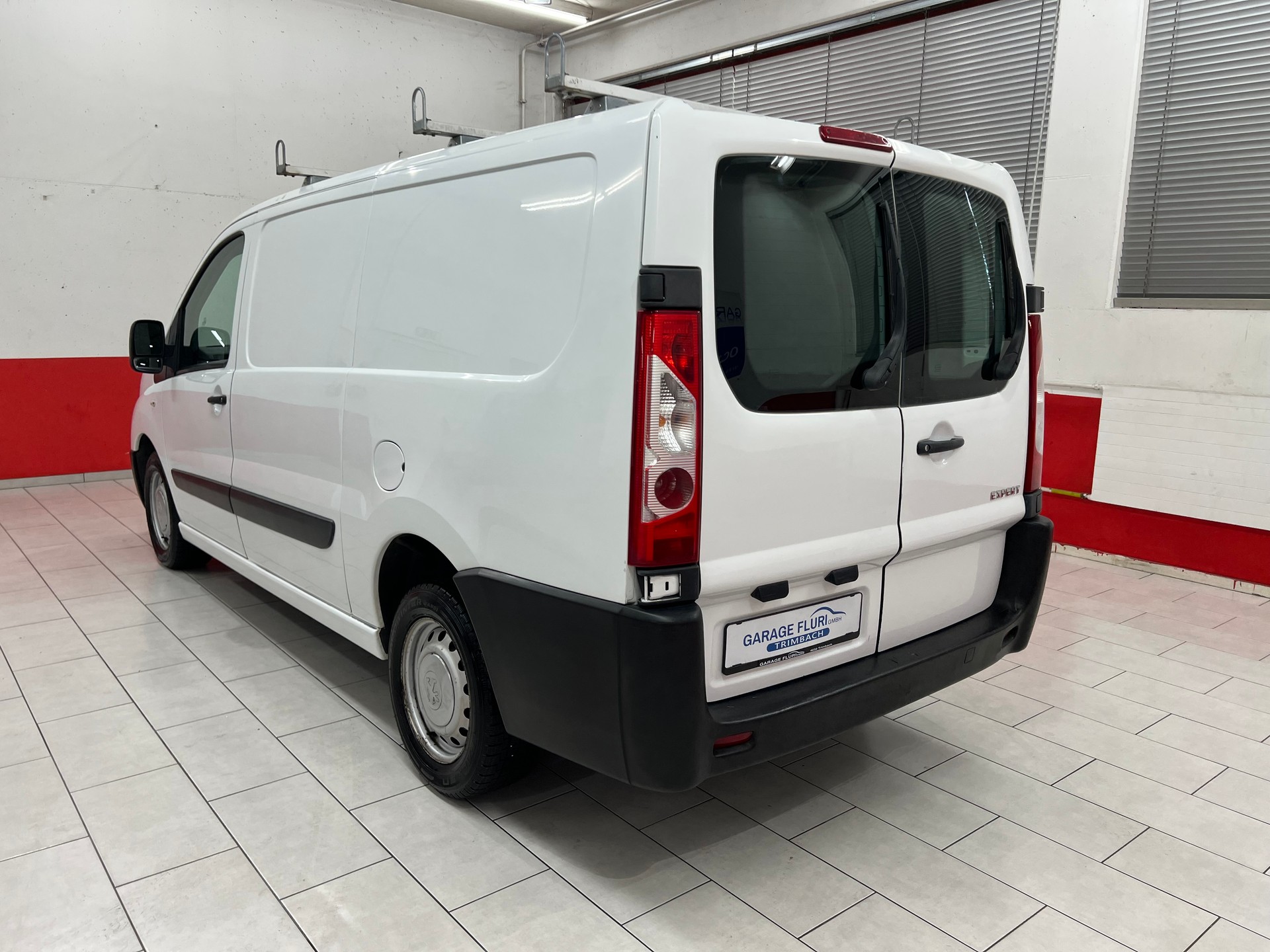 PEUGEOT Expert 2.0 HDi 229 L2H1-image-9
