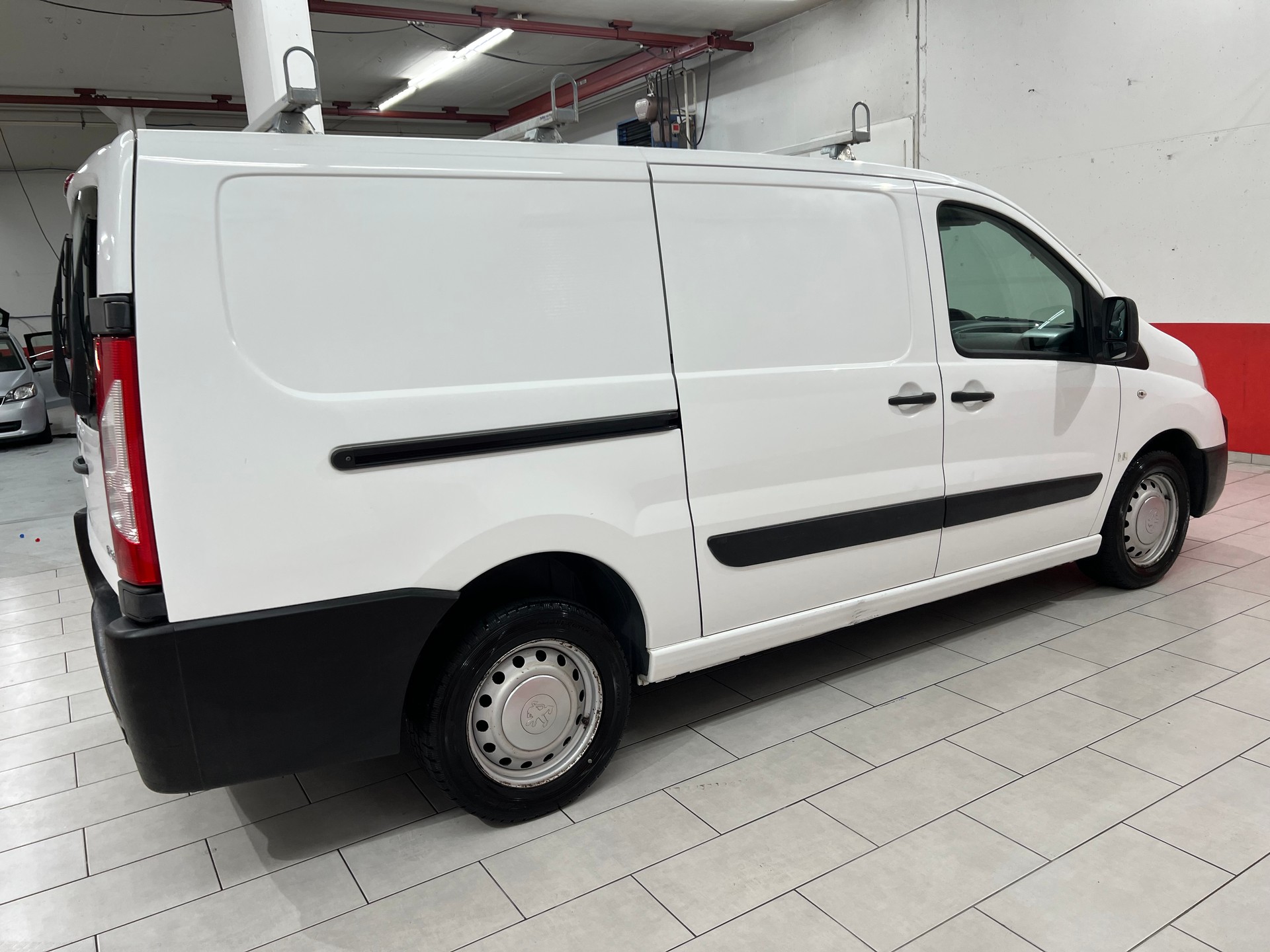 PEUGEOT Expert 2.0 HDi 229 L2H1-image-6