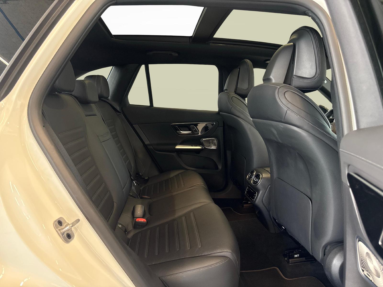 MERCEDES-BENZ GLC 450 d AMG Line 4matic + Gancio traino elettrico e Pneumatici invernali-image-11