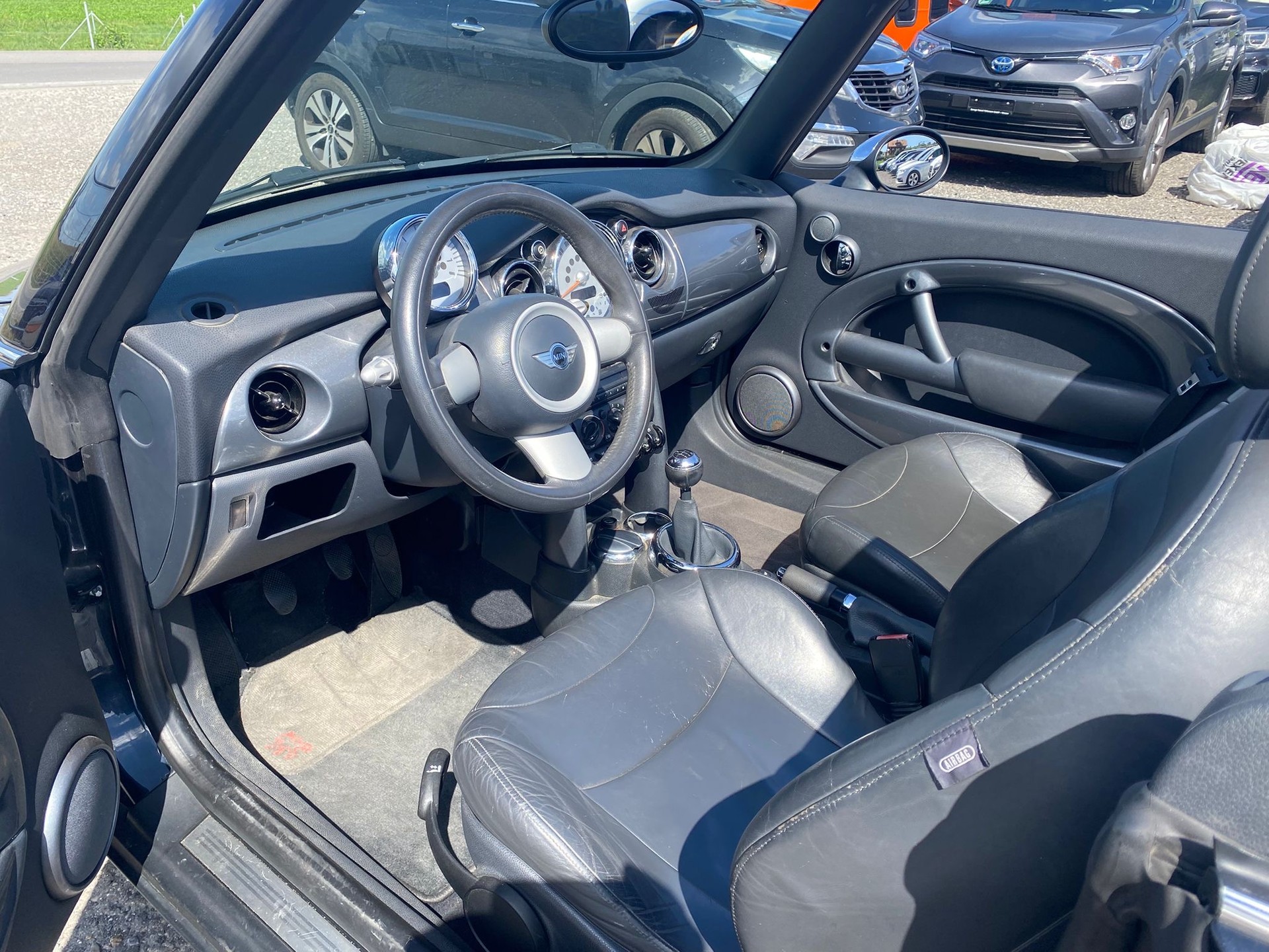 MINI Cooper Cabriolet-image-11
