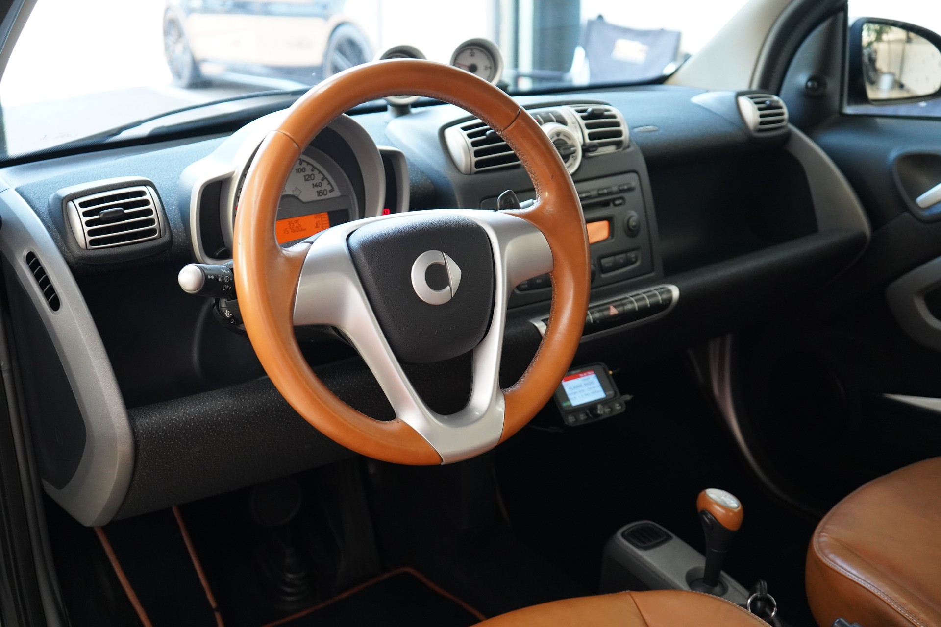 SMART fortwo limited one softouch-image-8