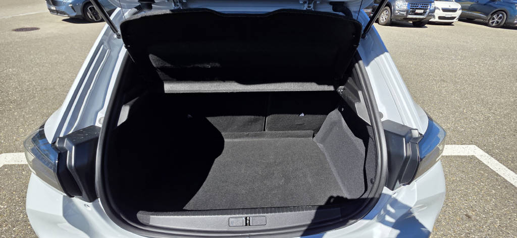 PEUGEOT 208 1.2 Hybrid GT-image-6