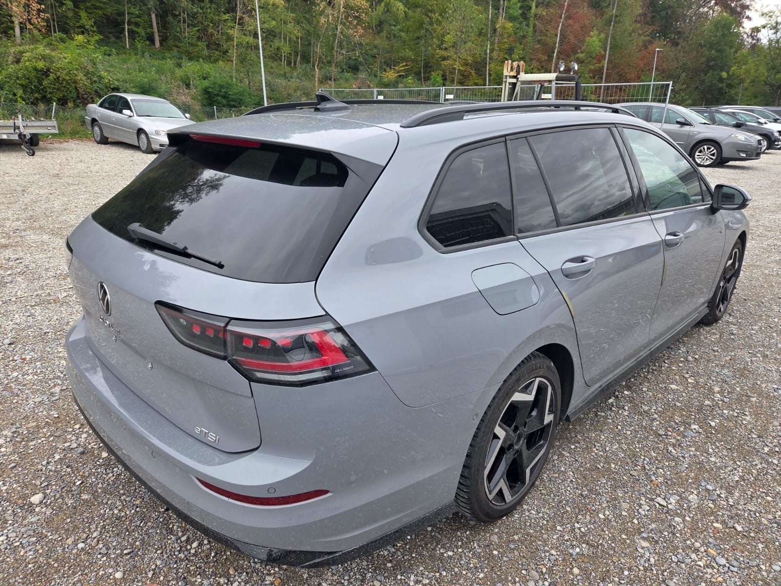 VW Golf Variant 1.5 eTSI mHEV R-Line DSG-image-2
