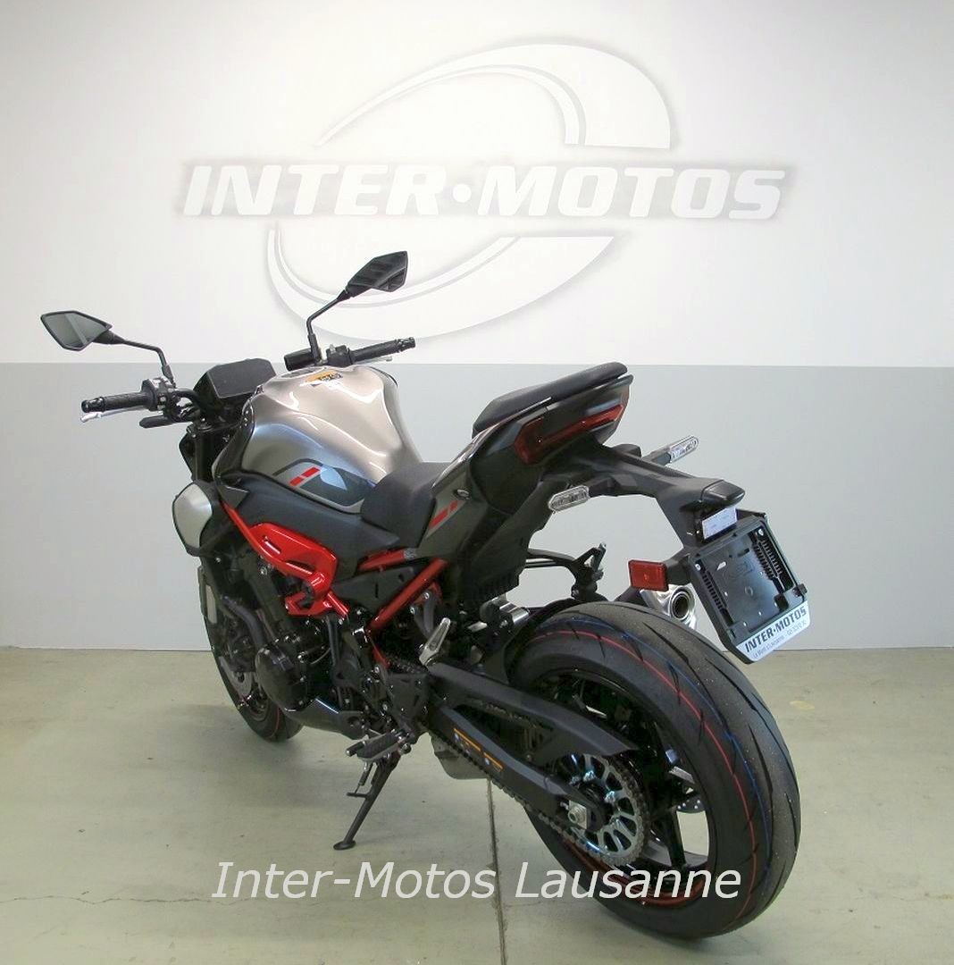 KAWASAKI Z900-image-4