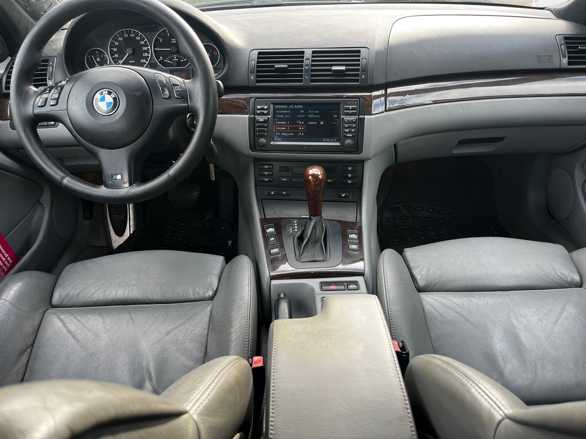 BMW 330-image-9