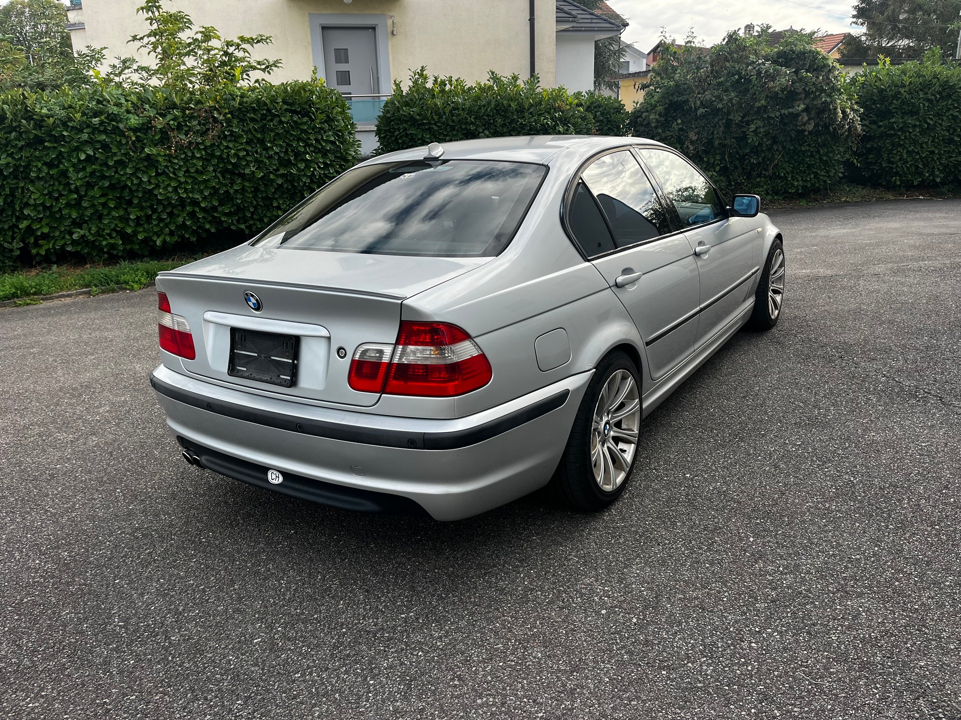 BMW 330-image-2