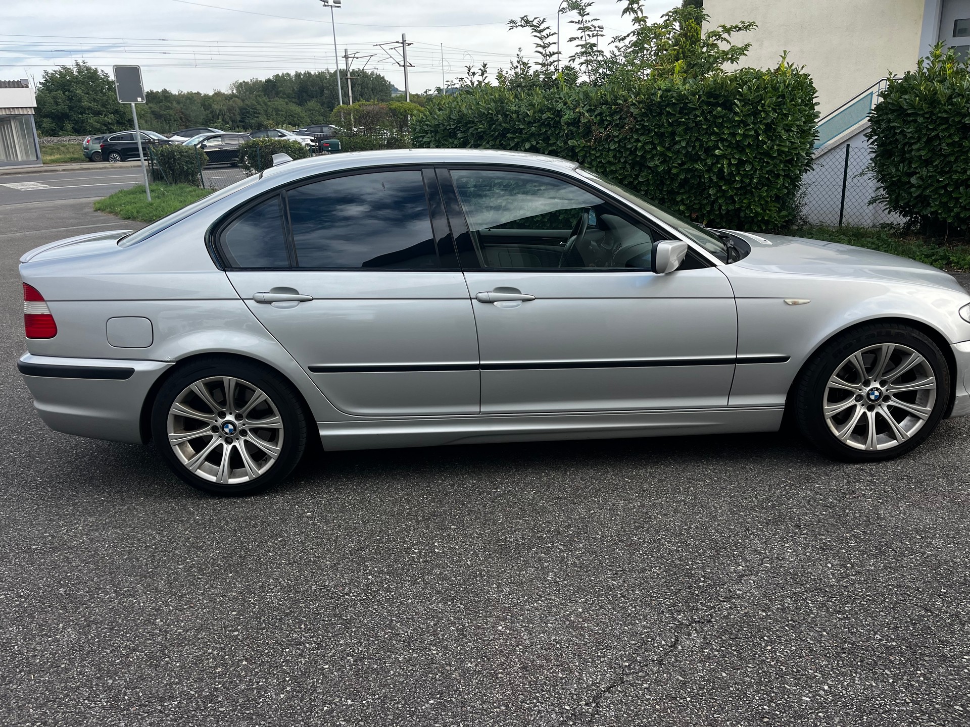 BMW 330-image-3