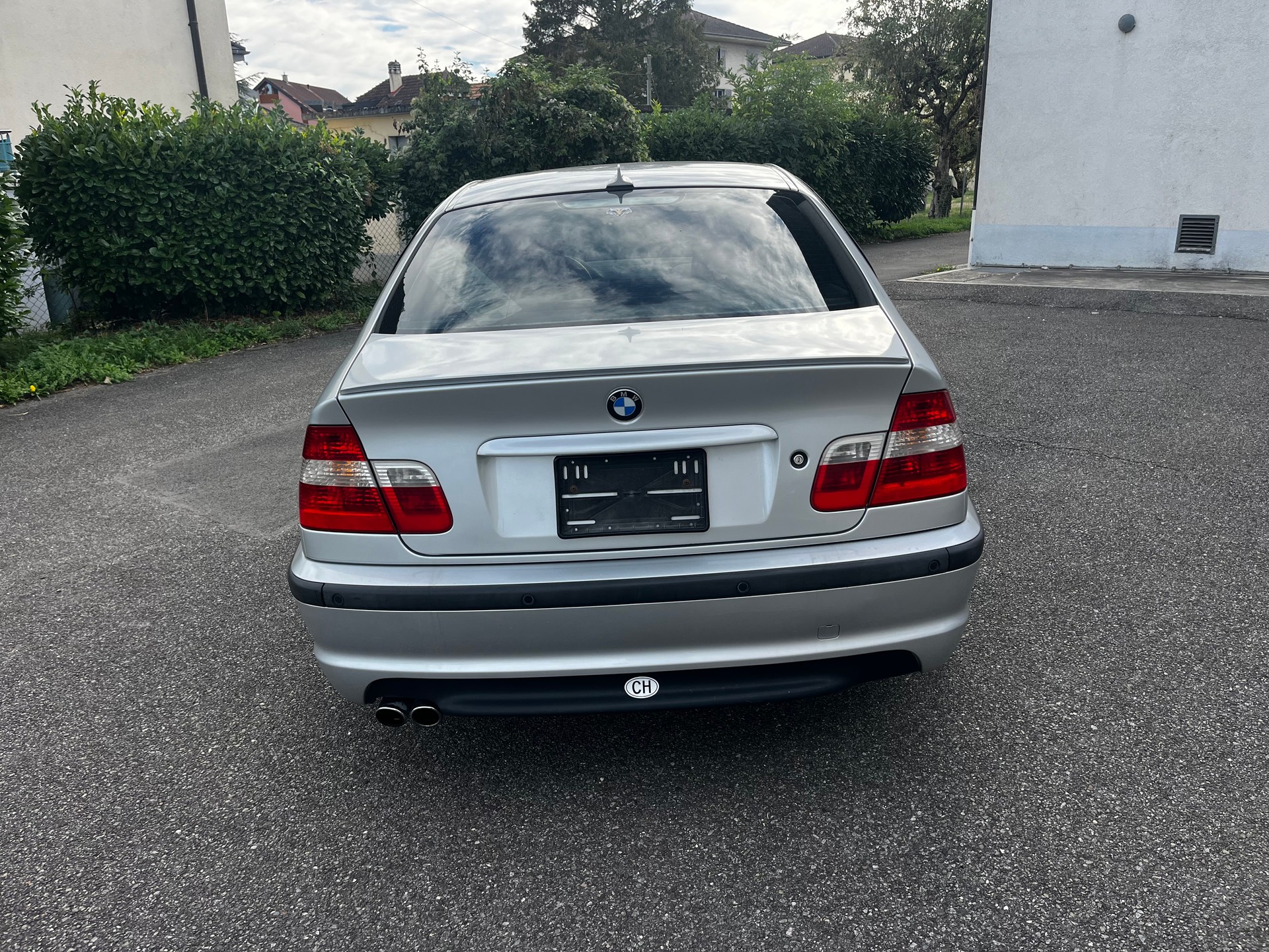 BMW 330-image-1