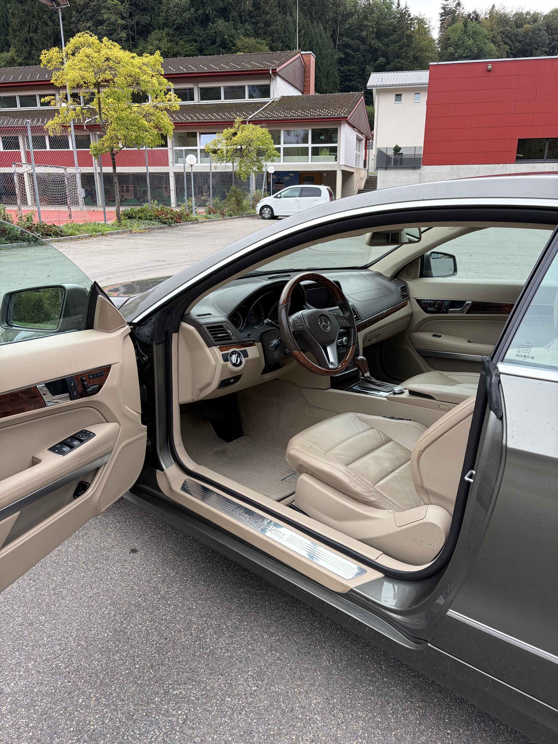 MERCEDES-BENZ E 300 BlueEFFICIENCY Coupé 7G-TRONIC-image-2