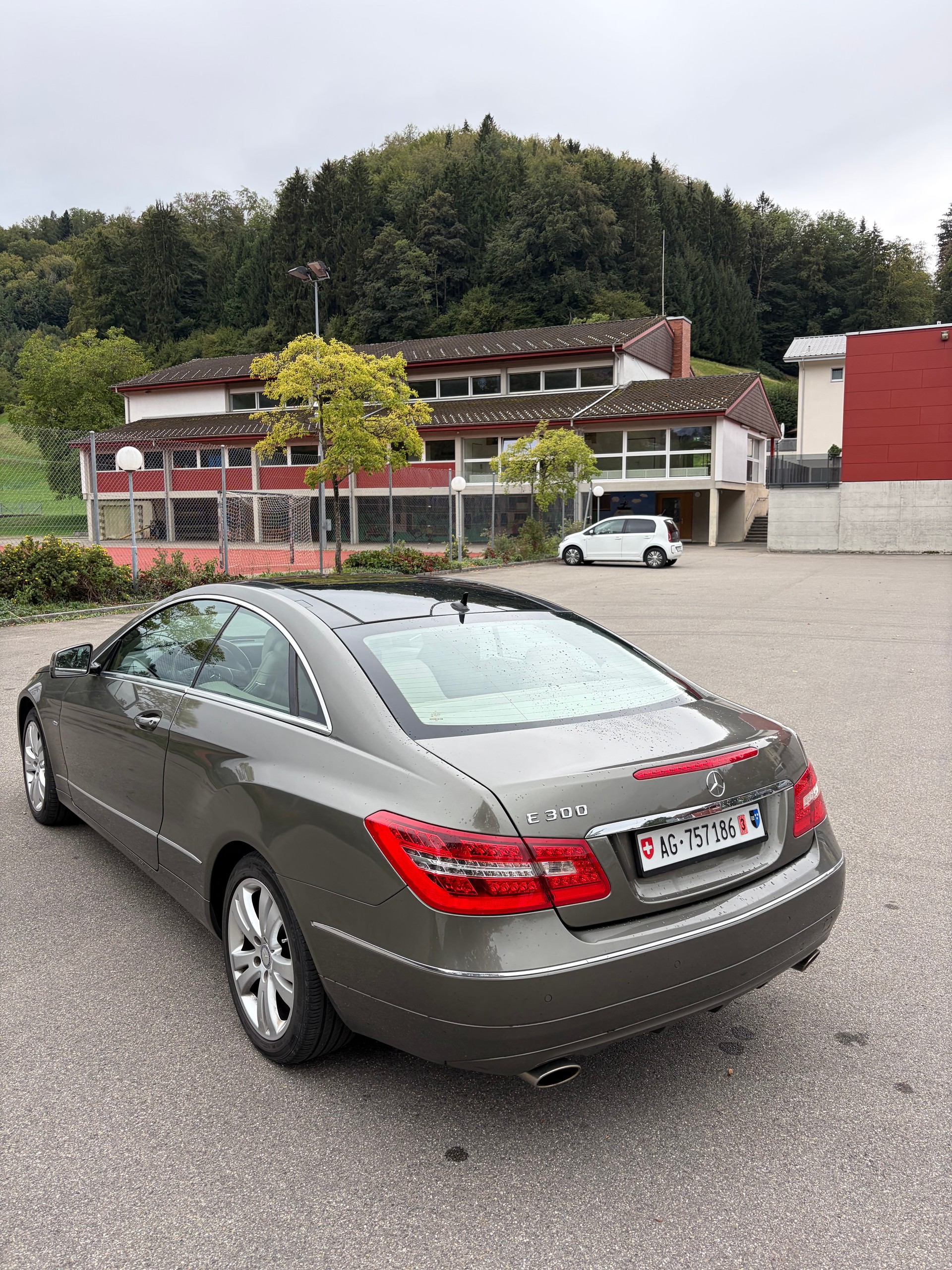 MERCEDES-BENZ E 300 BlueEFFICIENCY Coupé 7G-TRONIC-image-1