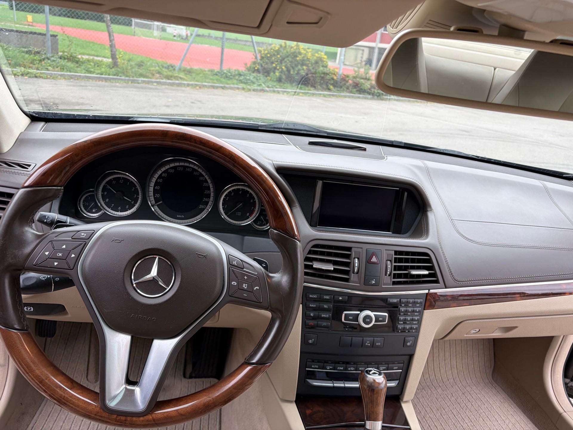 MERCEDES-BENZ E 300 BlueEFFICIENCY Coupé 7G-TRONIC-image-4